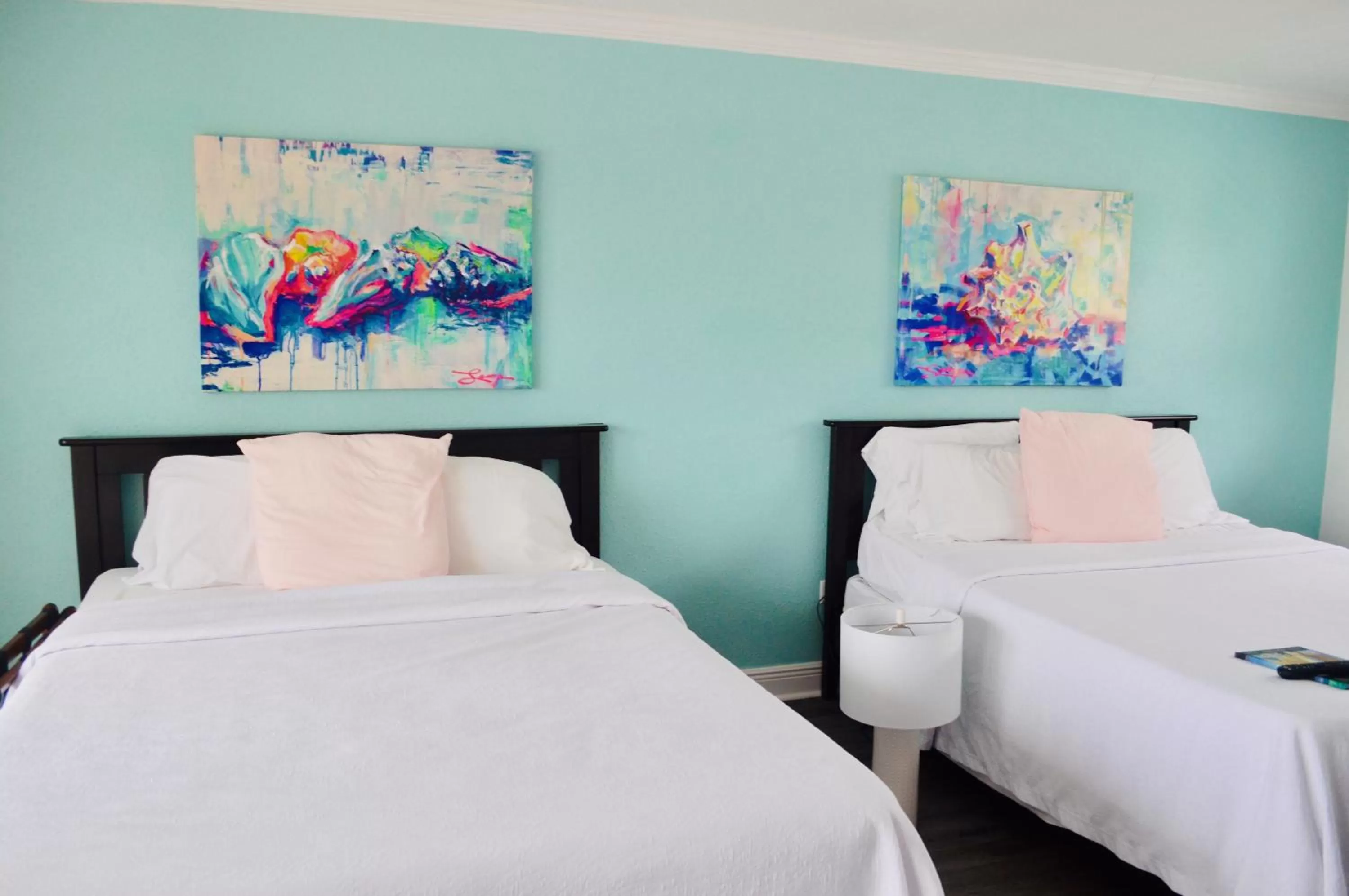 Bed in Drop Anchor Resort & Marina