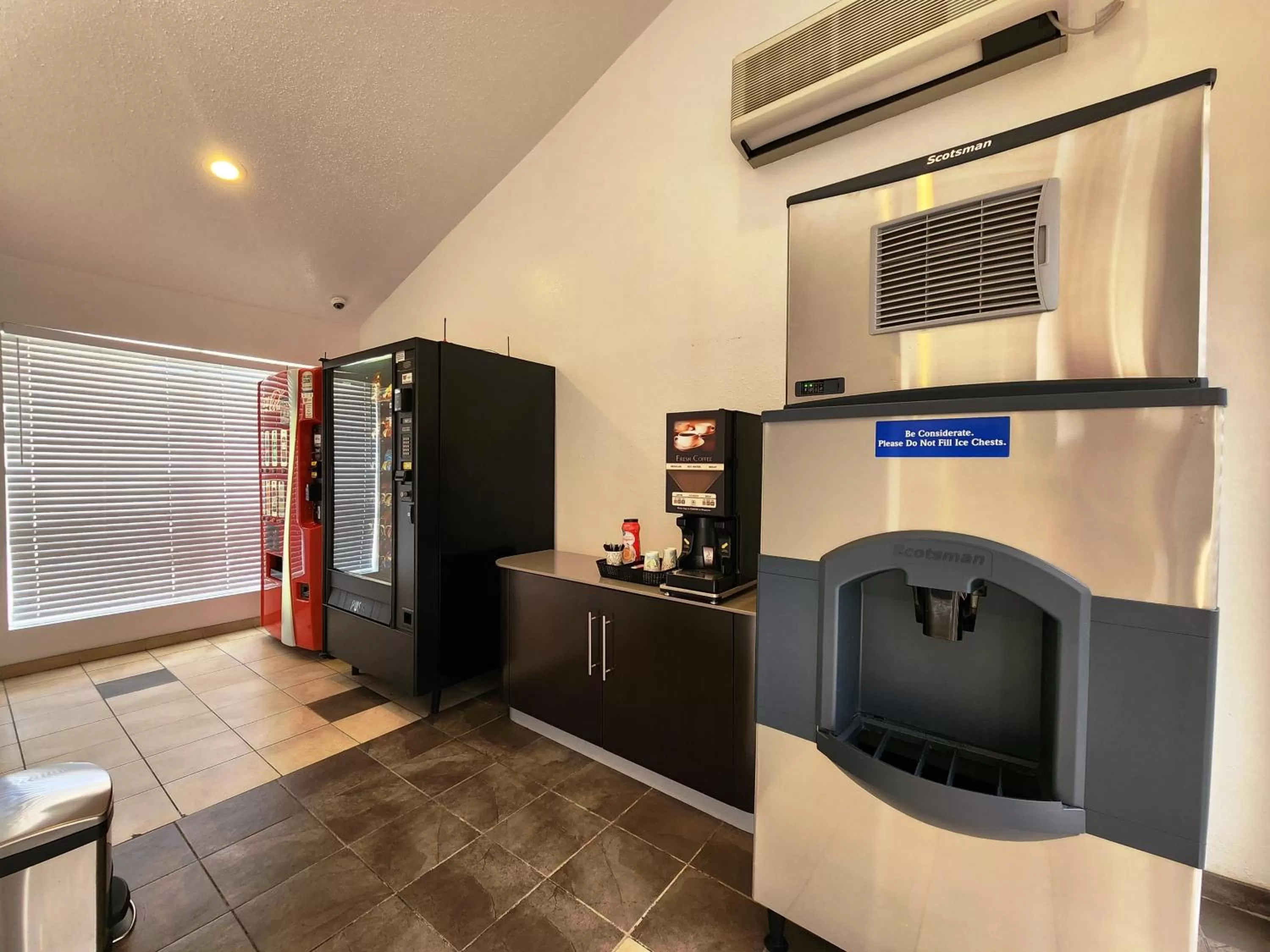 Coffee/tea facilities in Motel 6-Baytown, TX - Baytown East