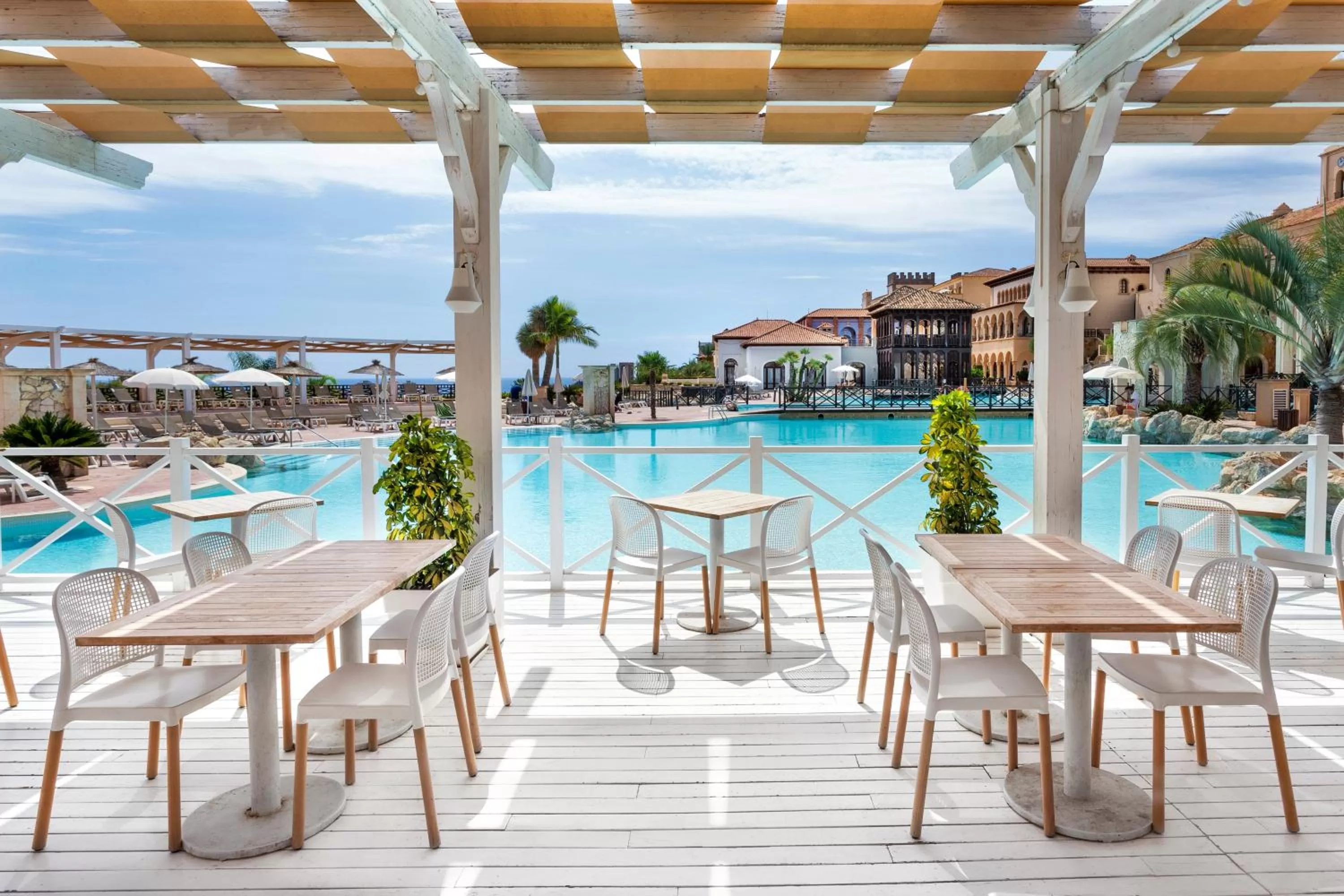 Restaurant/places to eat in Melia Villaitana