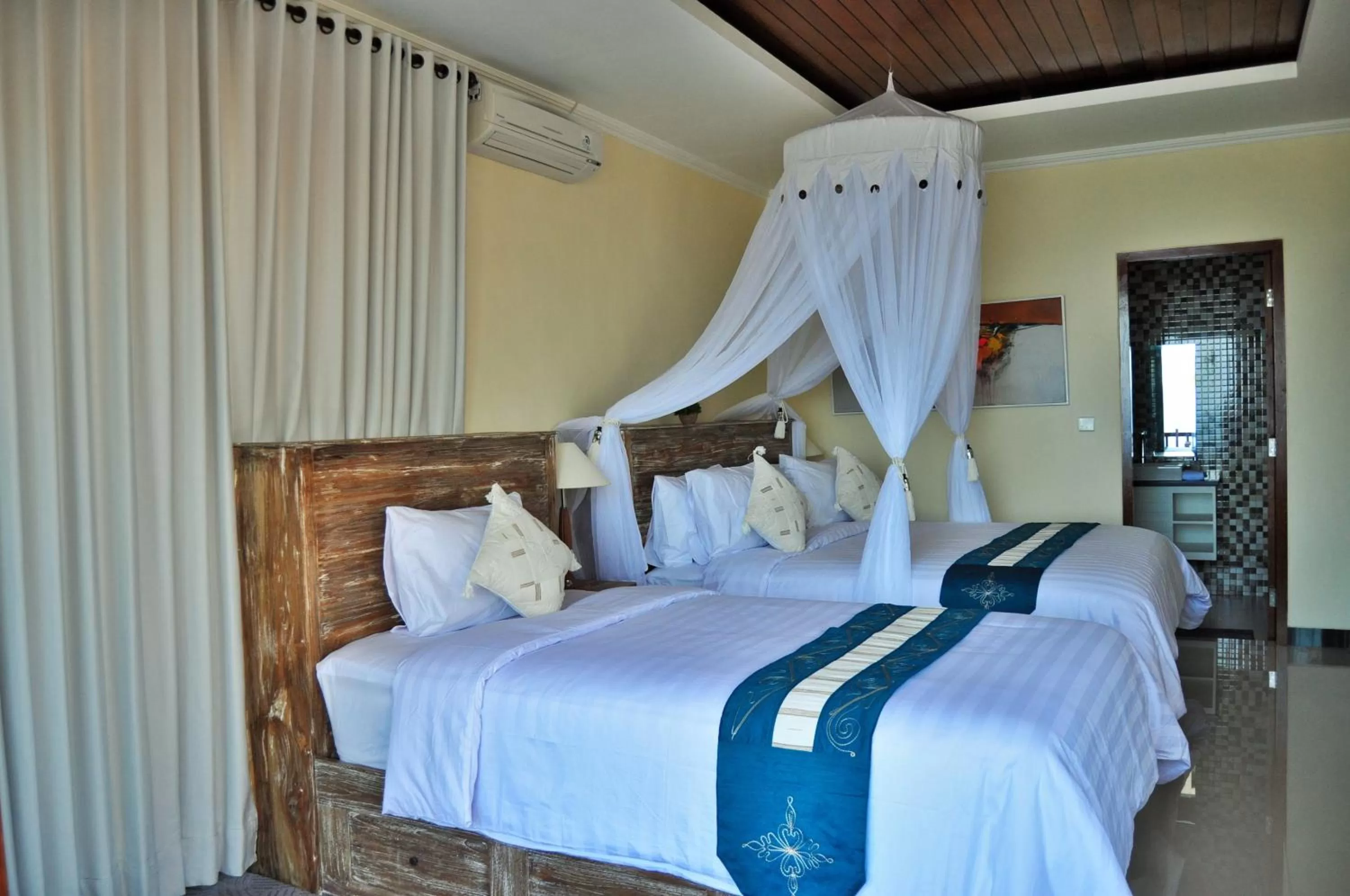 Bedroom, Bed in Ocean Terrace Suite And Spa Luxury