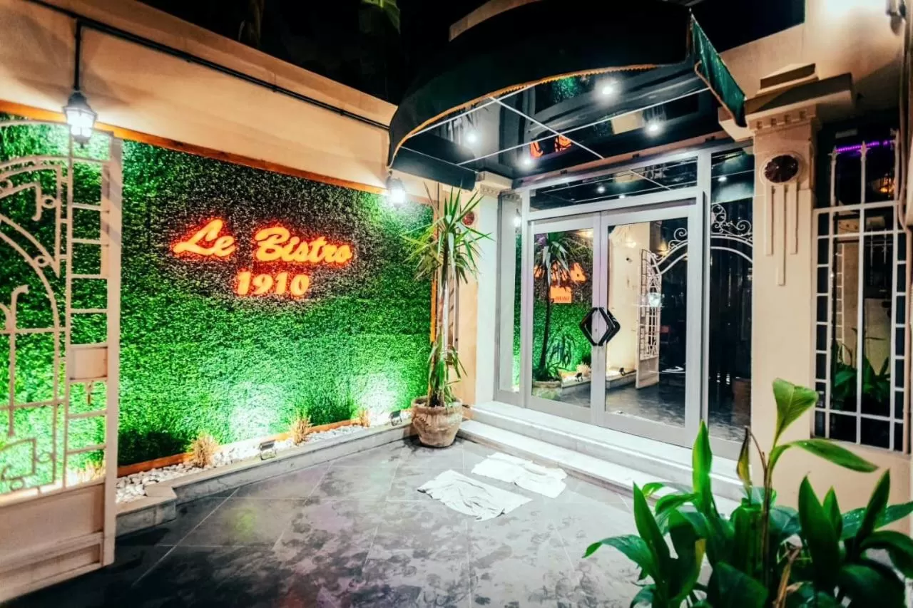 Facade/entrance in HOTEL LAFAYETTE