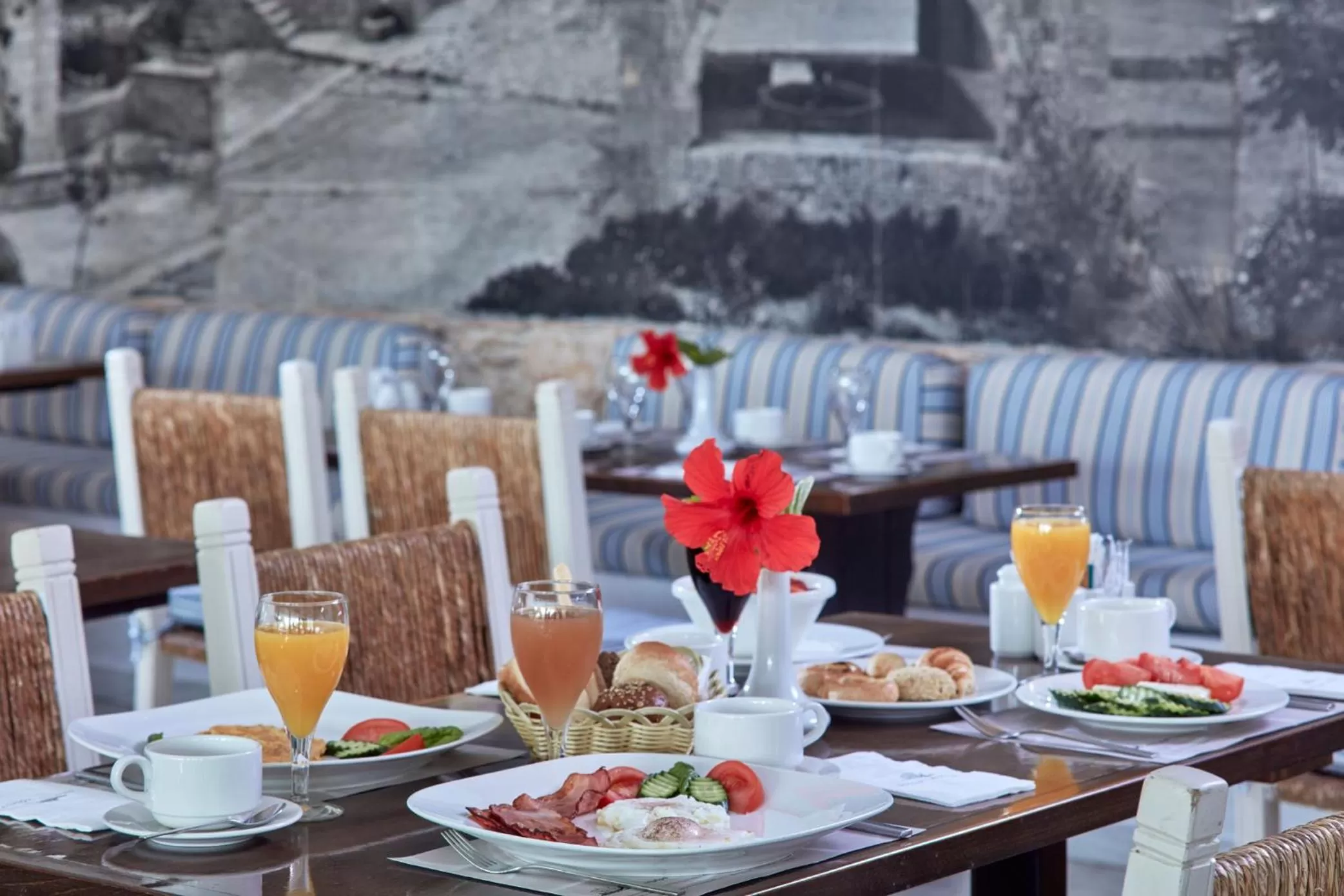 Restaurant/places to eat in Grecian Bay