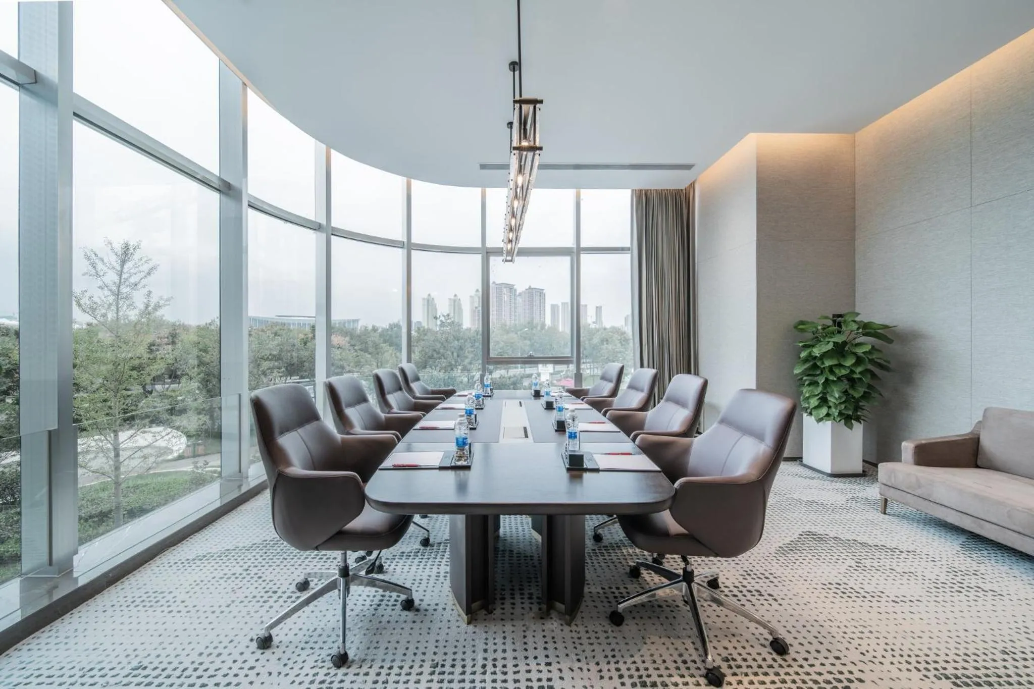 Meeting/conference room in HUALUXE Xi'an Chanba by IHG-西安浐灞华邑酒店-Near Xi'an International Convention Exhibition Center and Shopping mall and The Romantic show of Xi'an-Free Luggage Storage-English Service