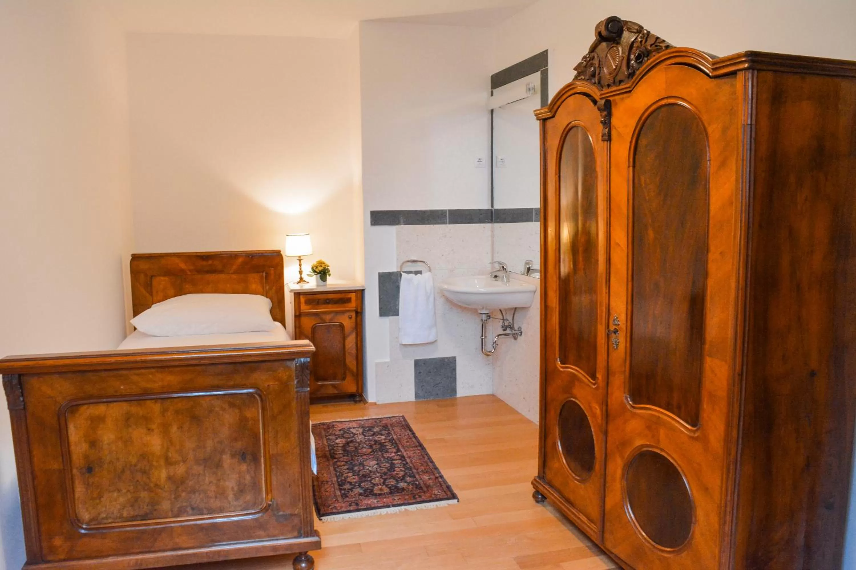 Bedroom in Grad Strmol