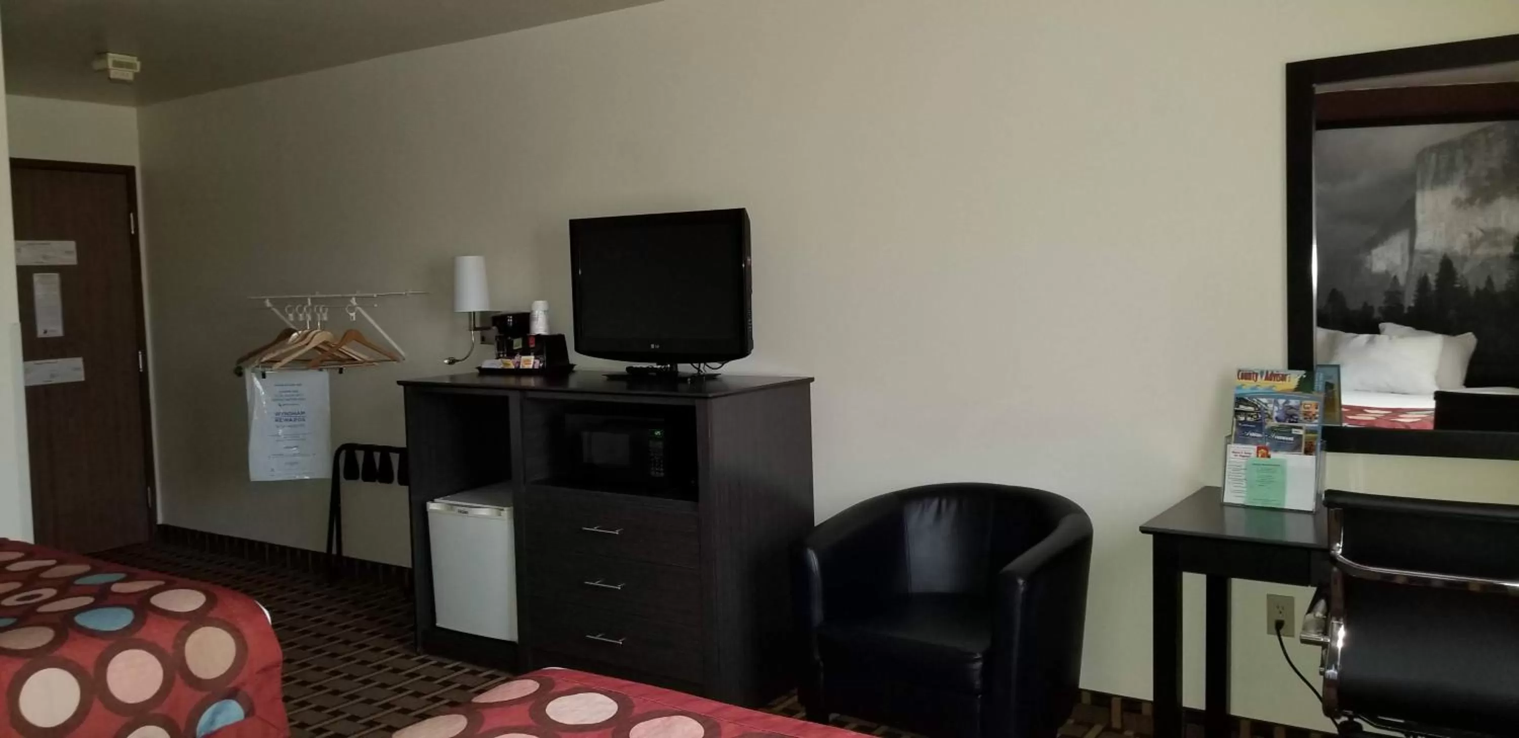 Bed in Super 8 by Wyndham Ashland