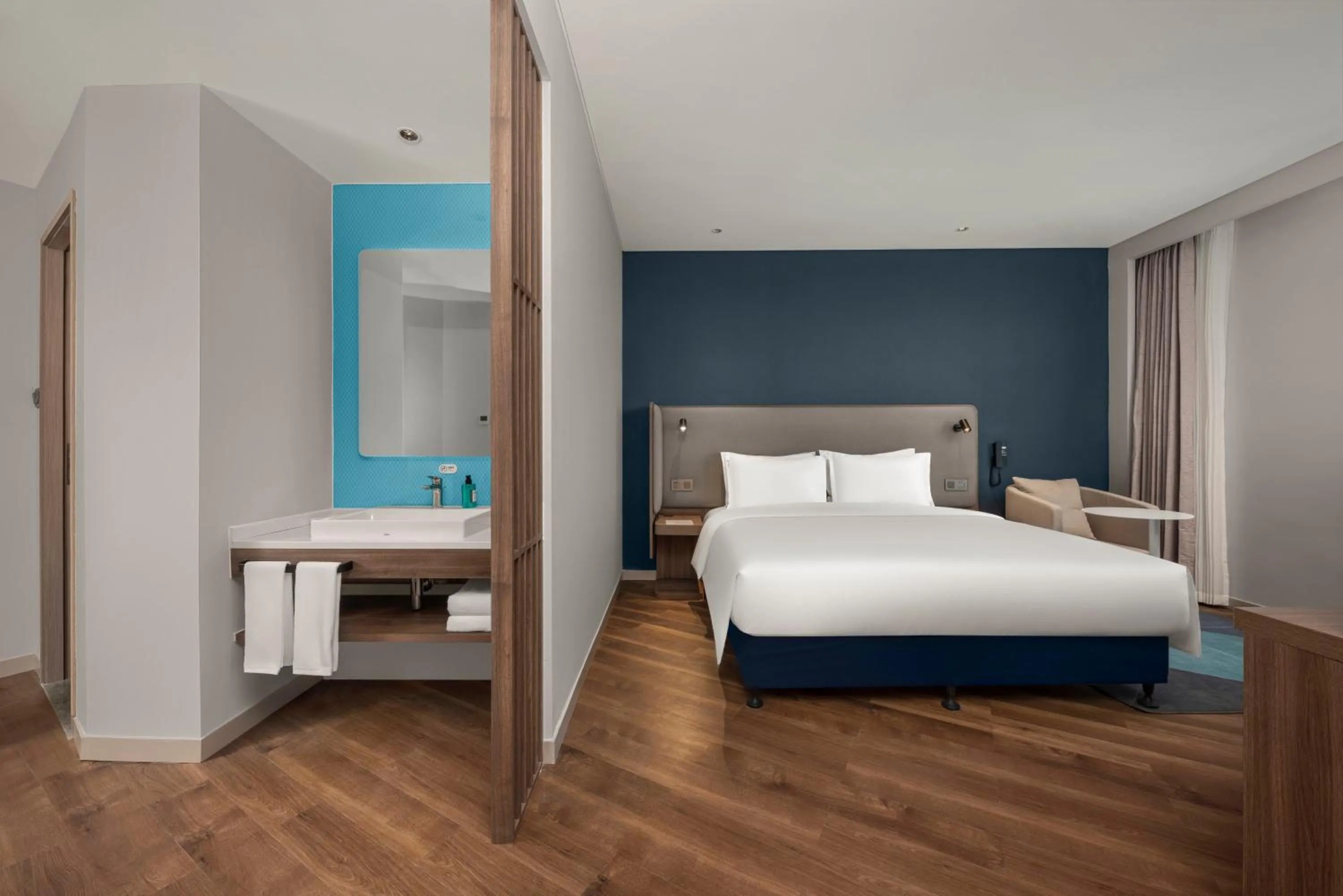 Bed in Holiday Inn Express Nantong North Gateway by IHG