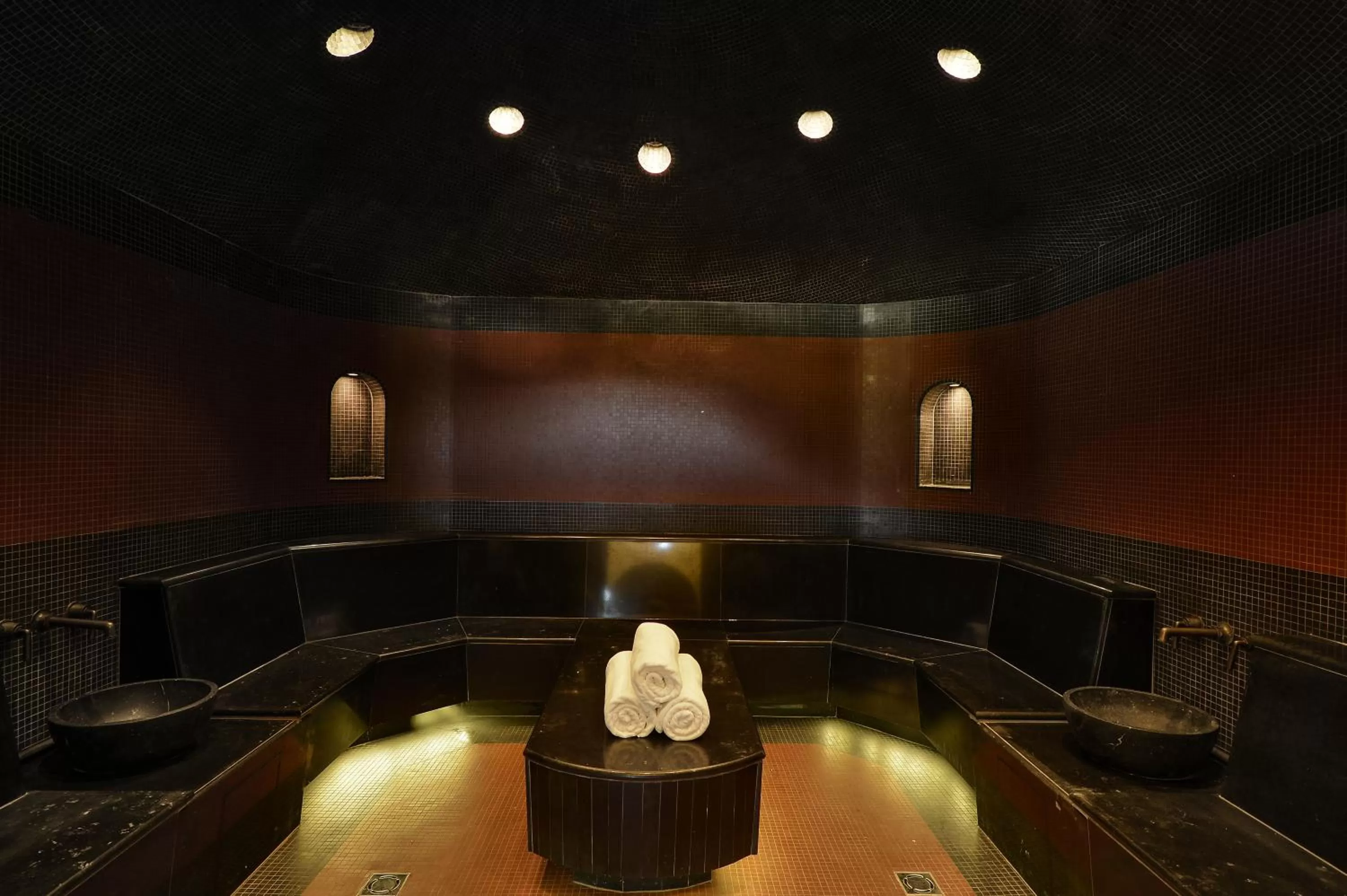 Steam room in Regent Porto Montenegro