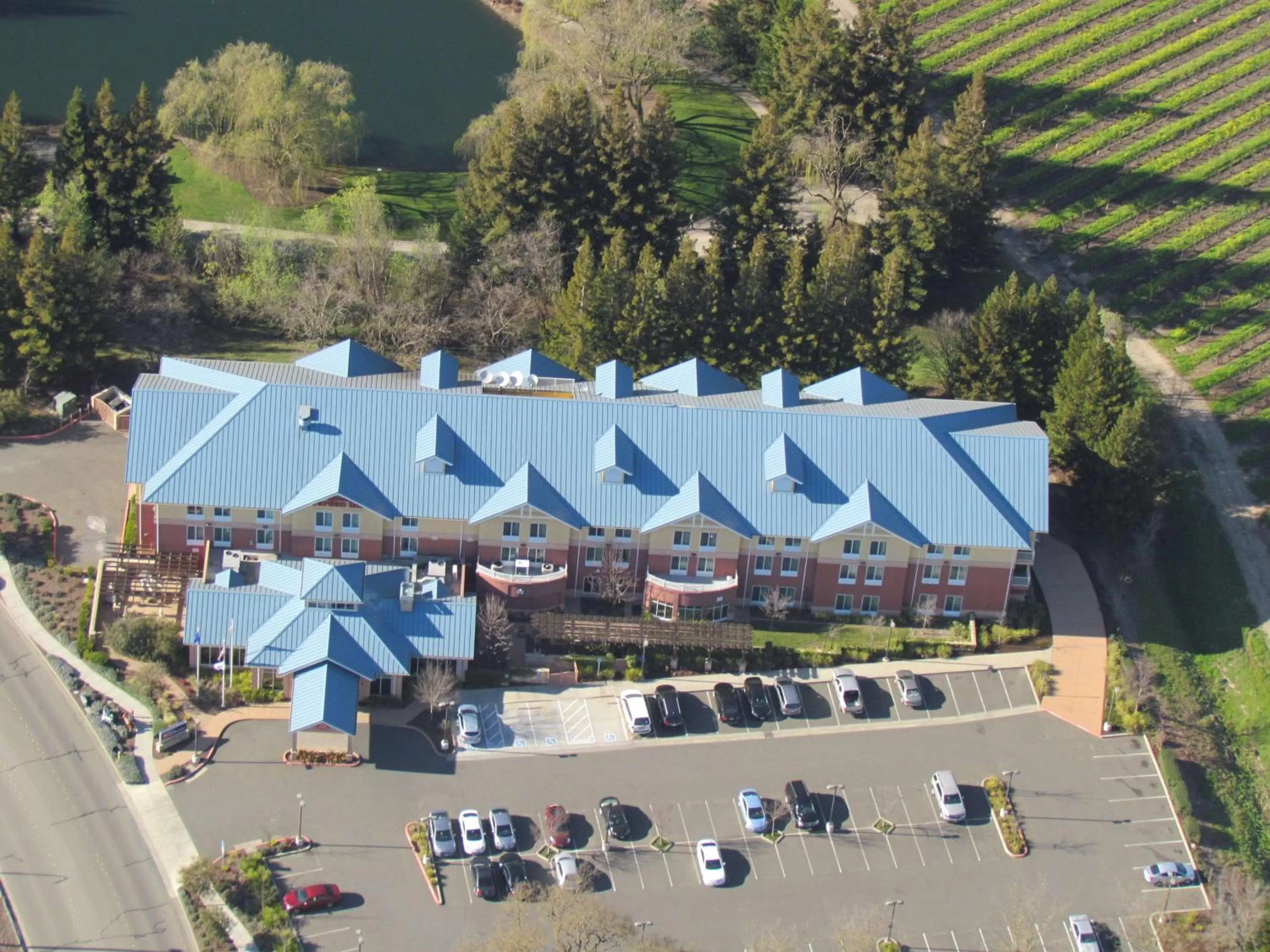 Property building in Hilton Garden Inn Sonoma County Airport
