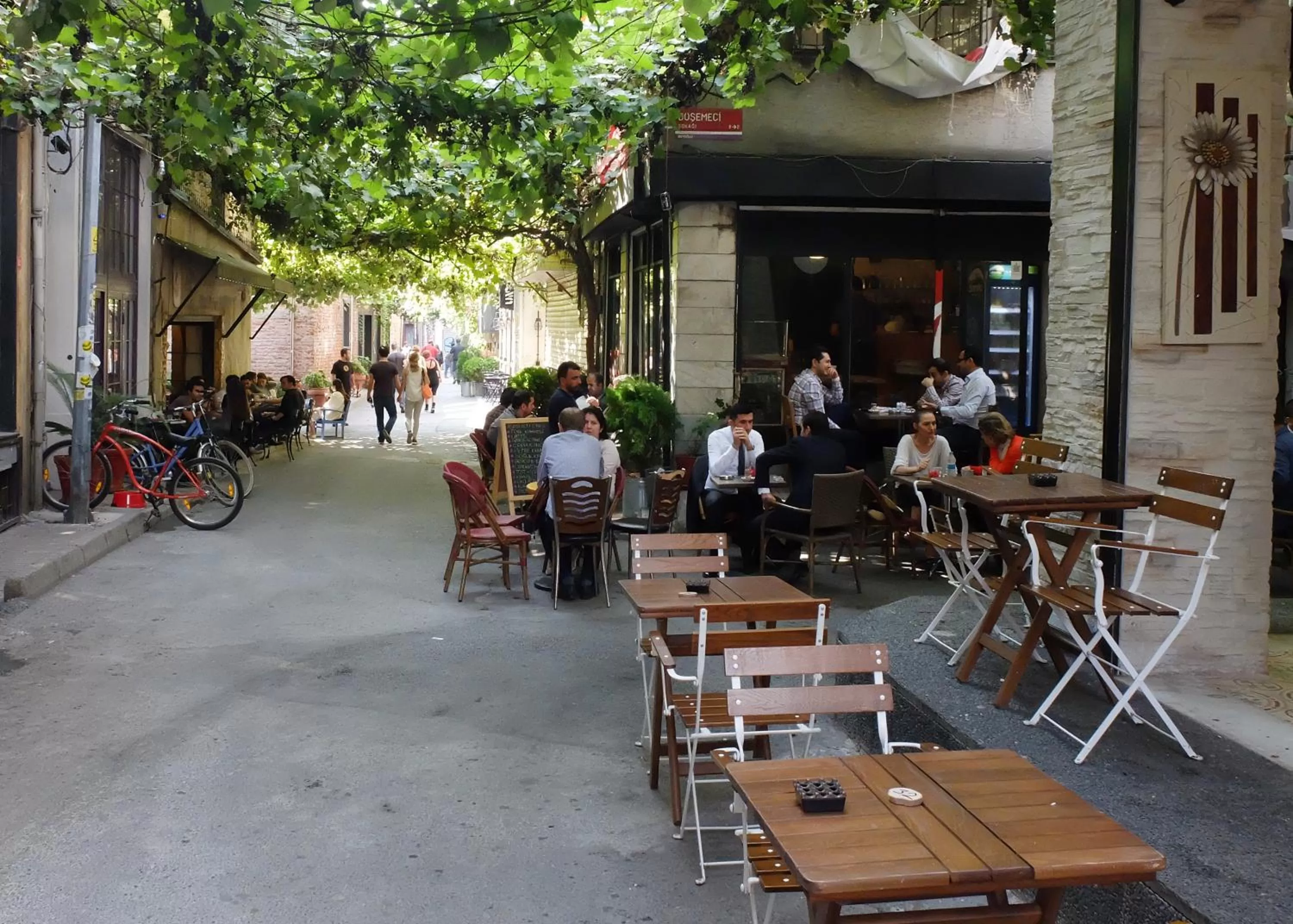 Nearby landmark, Restaurant/Places to Eat in Port Hotel