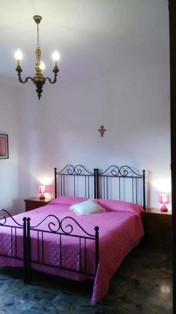 Photo of the whole room, Bed in Il Giardino del Gallo
