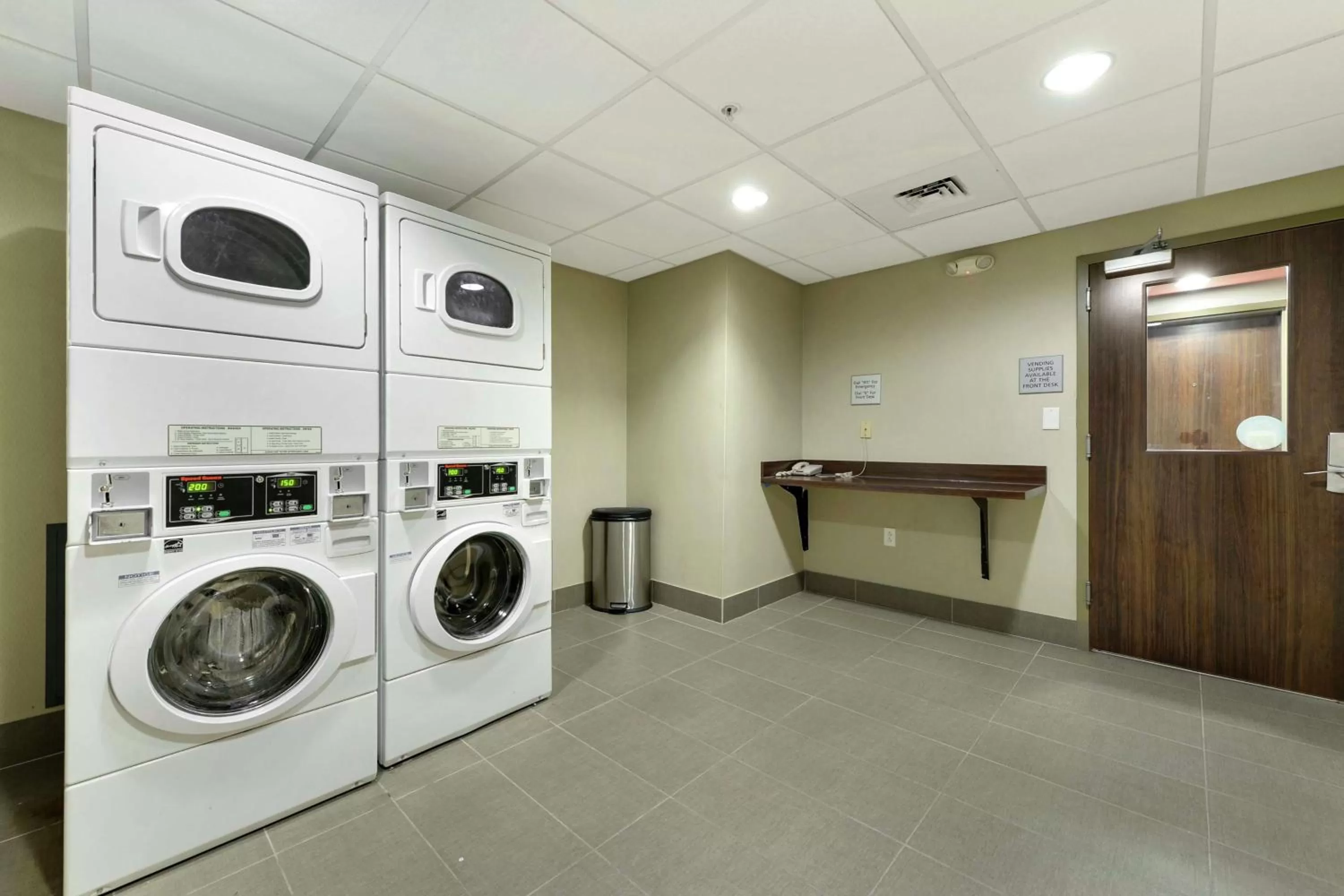 Property building in Hampton Inn & Suites Gulfport