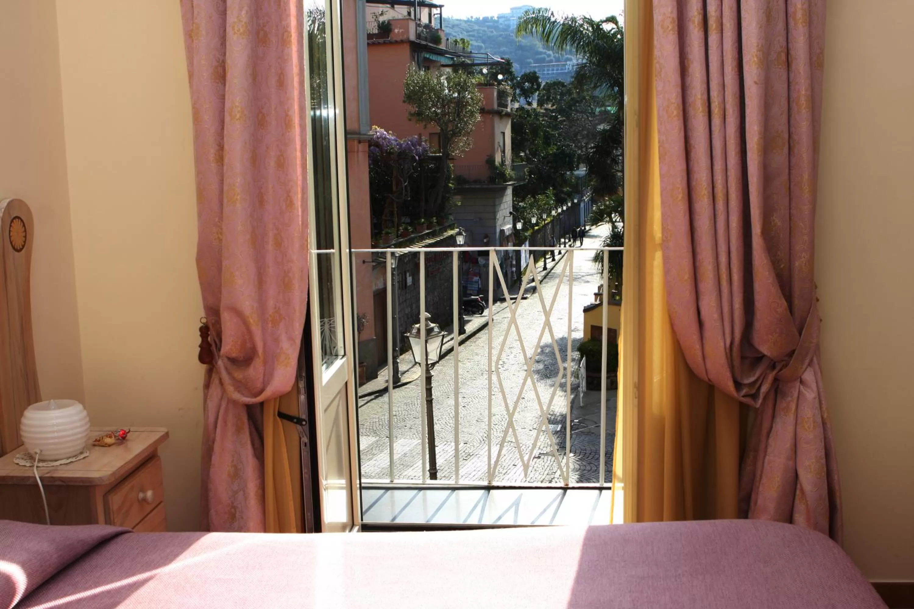 Balcony/Terrace, Bed in Divina House B&B