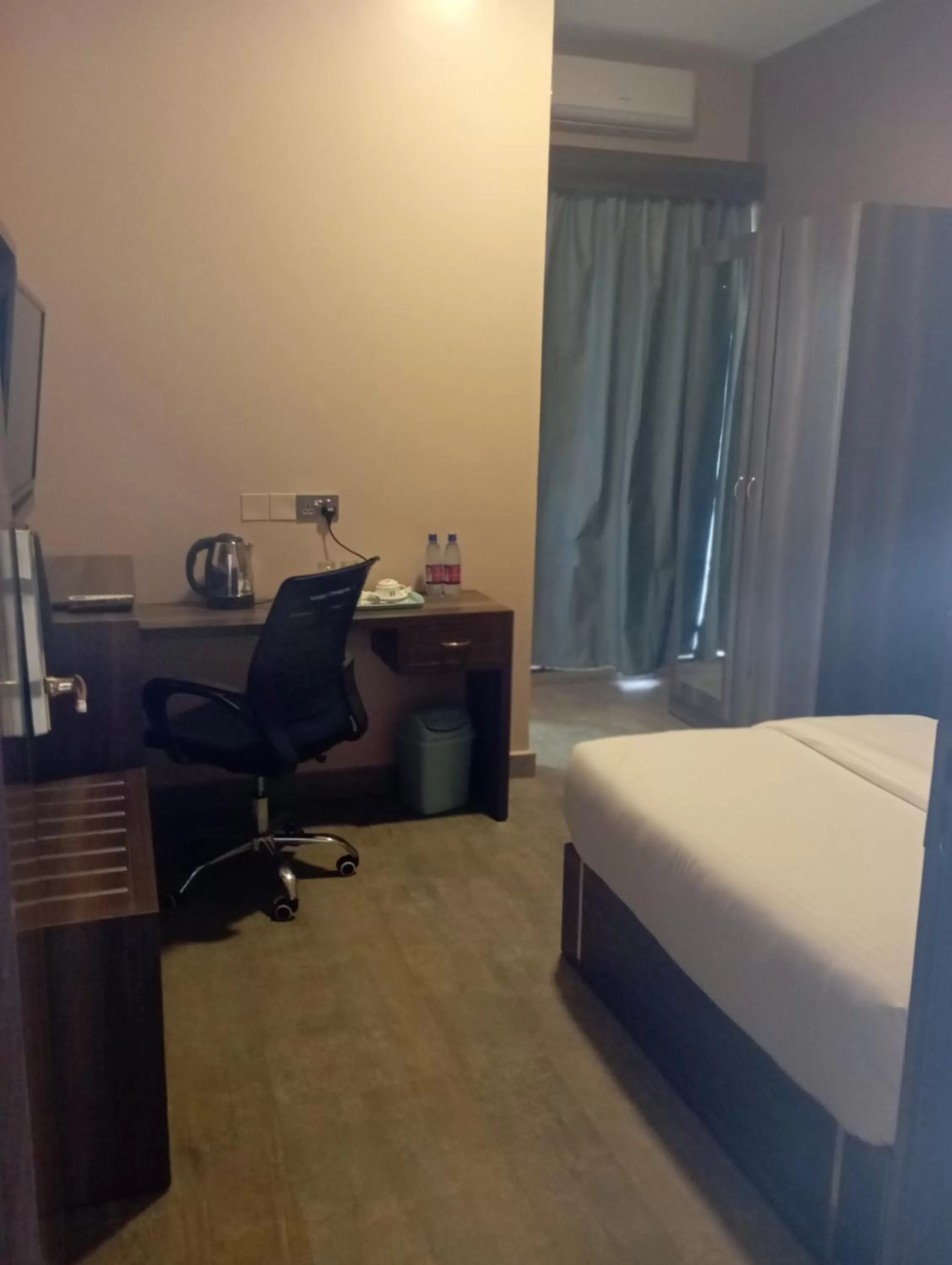 Bedroom, Bed in Hotel Horizon Entebbe