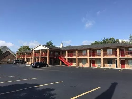 Property building in Americas Inn Bardstown