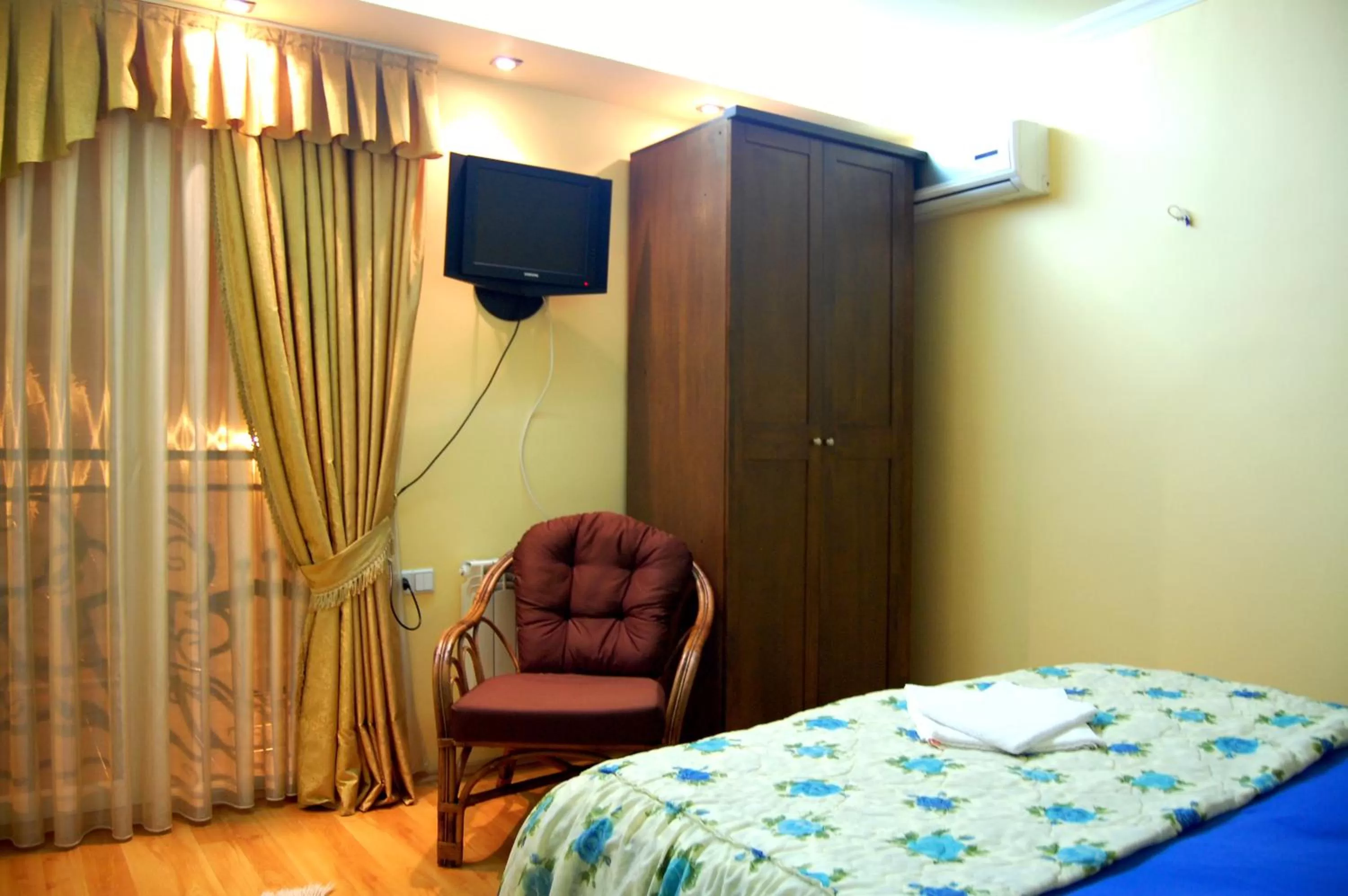 Bed in Hotel Elegant Garden