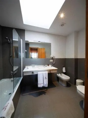 Bathroom in Colón Tuy