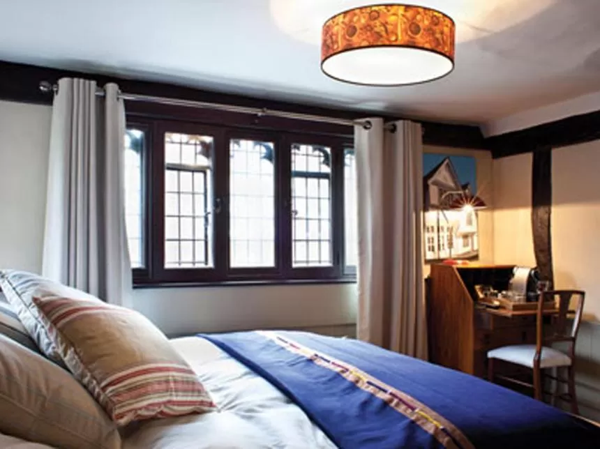 Photo of the whole room, Bed in The Cross Keys