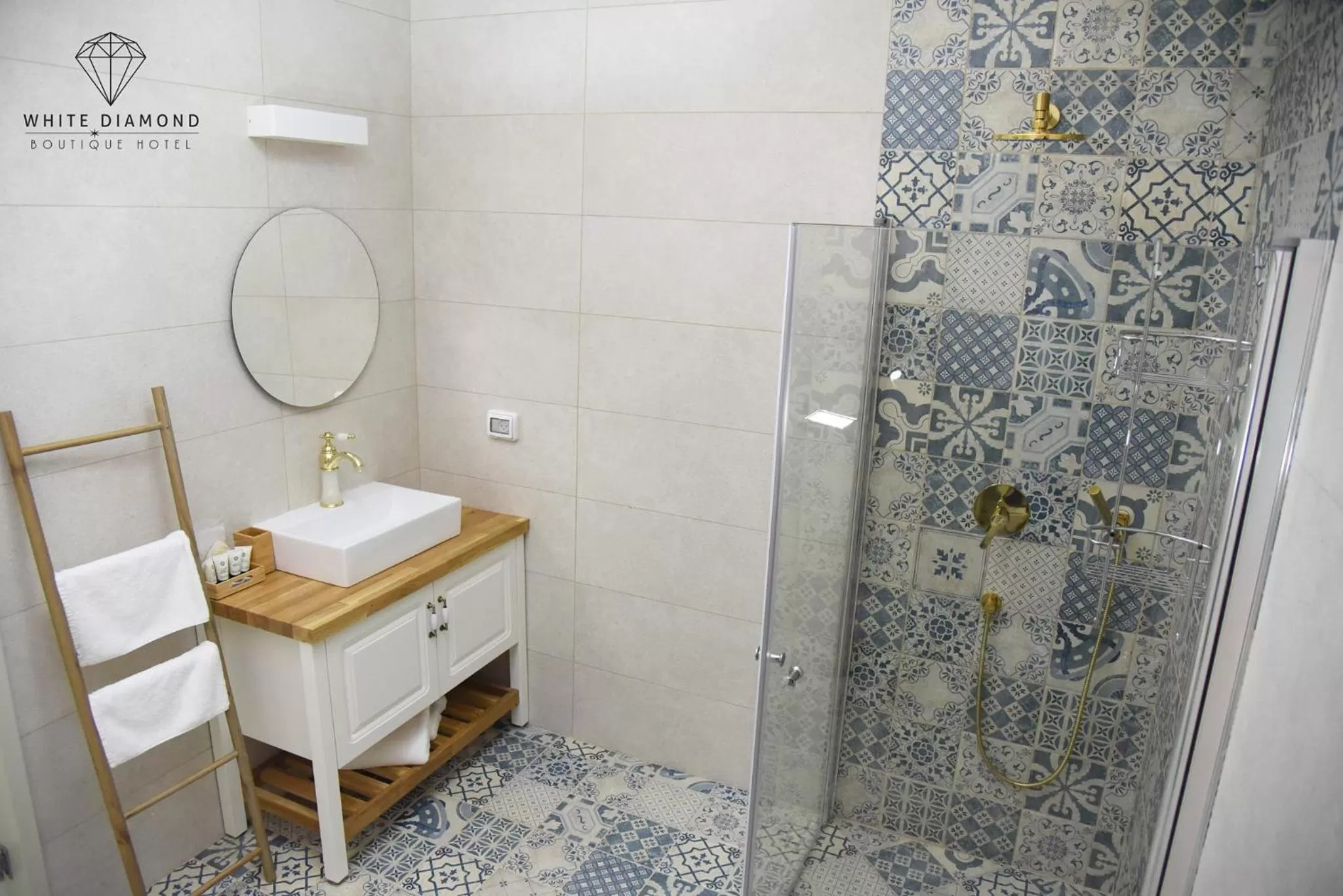 Bathroom in White Diamond