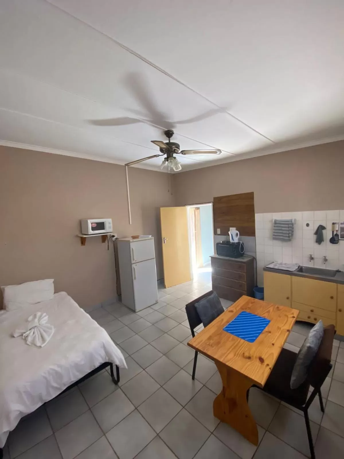 Photo of the whole room, Dining Area in Hoon's Selfcatering