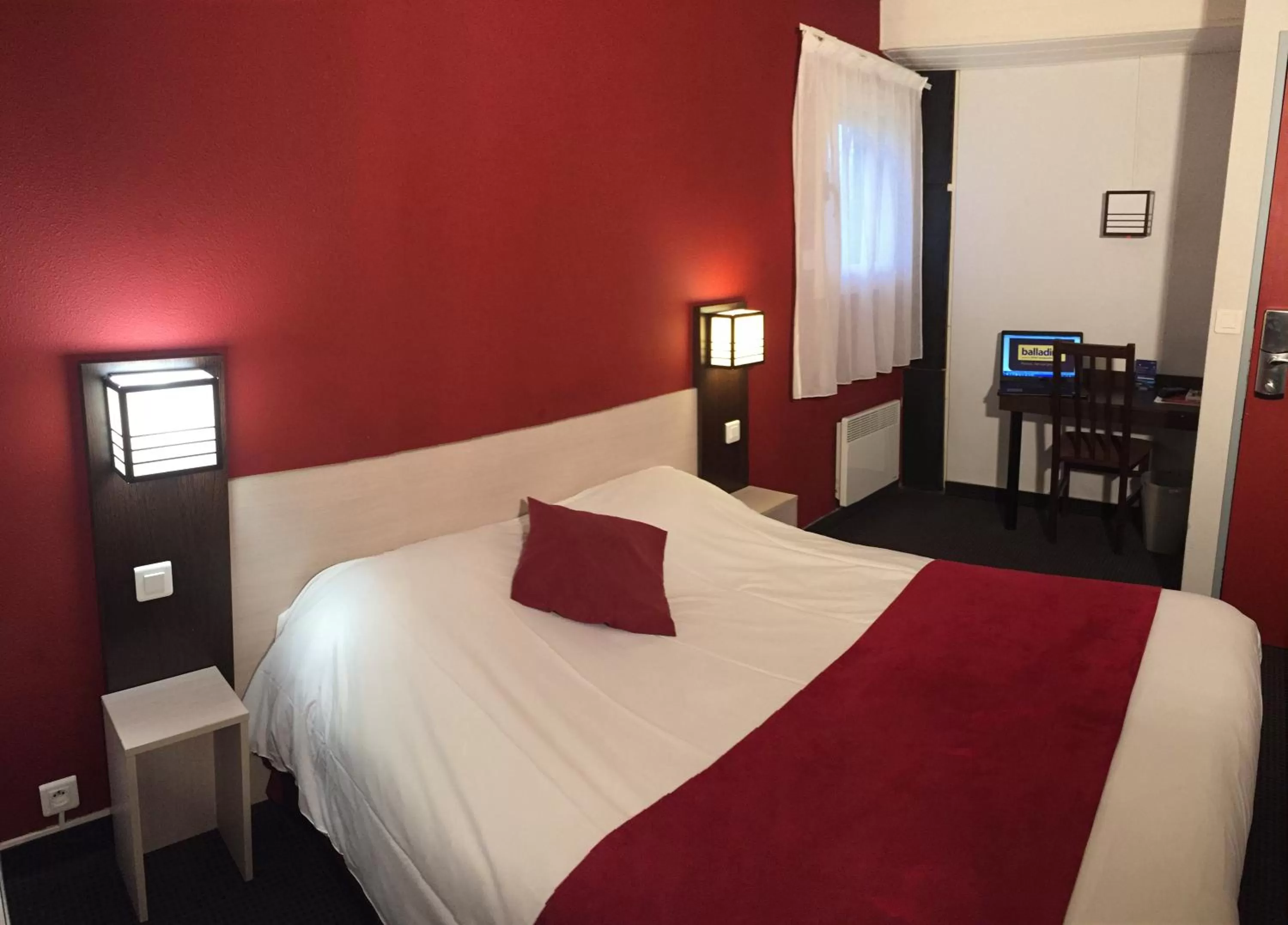 Bedroom, Bed in initial by balladins Amiens / Longueau