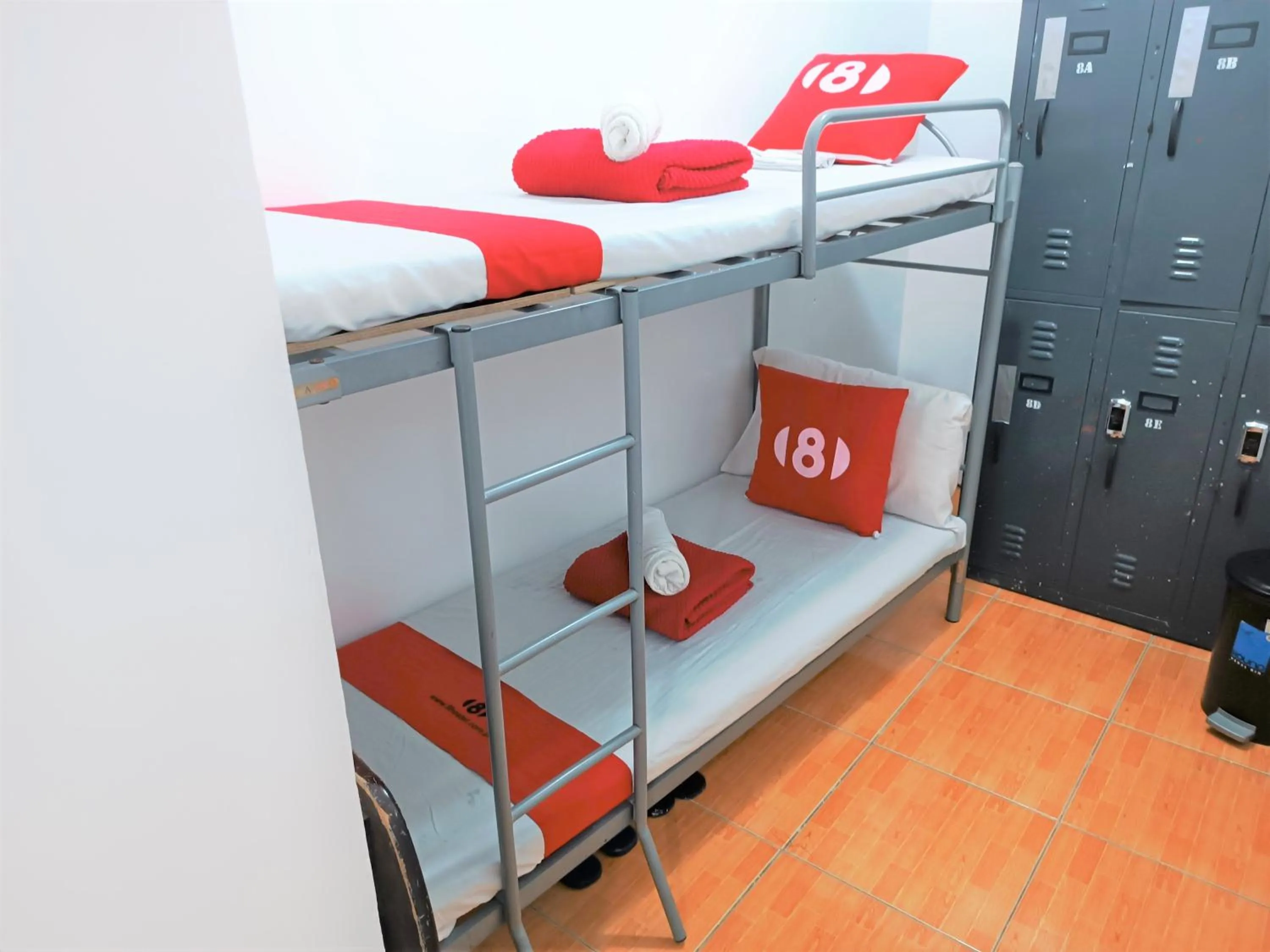bunk bed, Bed in 8Hostel