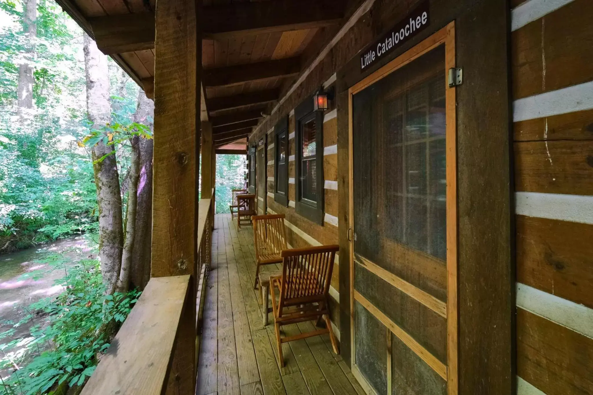 Queen Room in Creekwalk Inn Bed and Breakfast with Cabins Queen Room in Creekwalk Inn Bed and Breakfast with Cabins