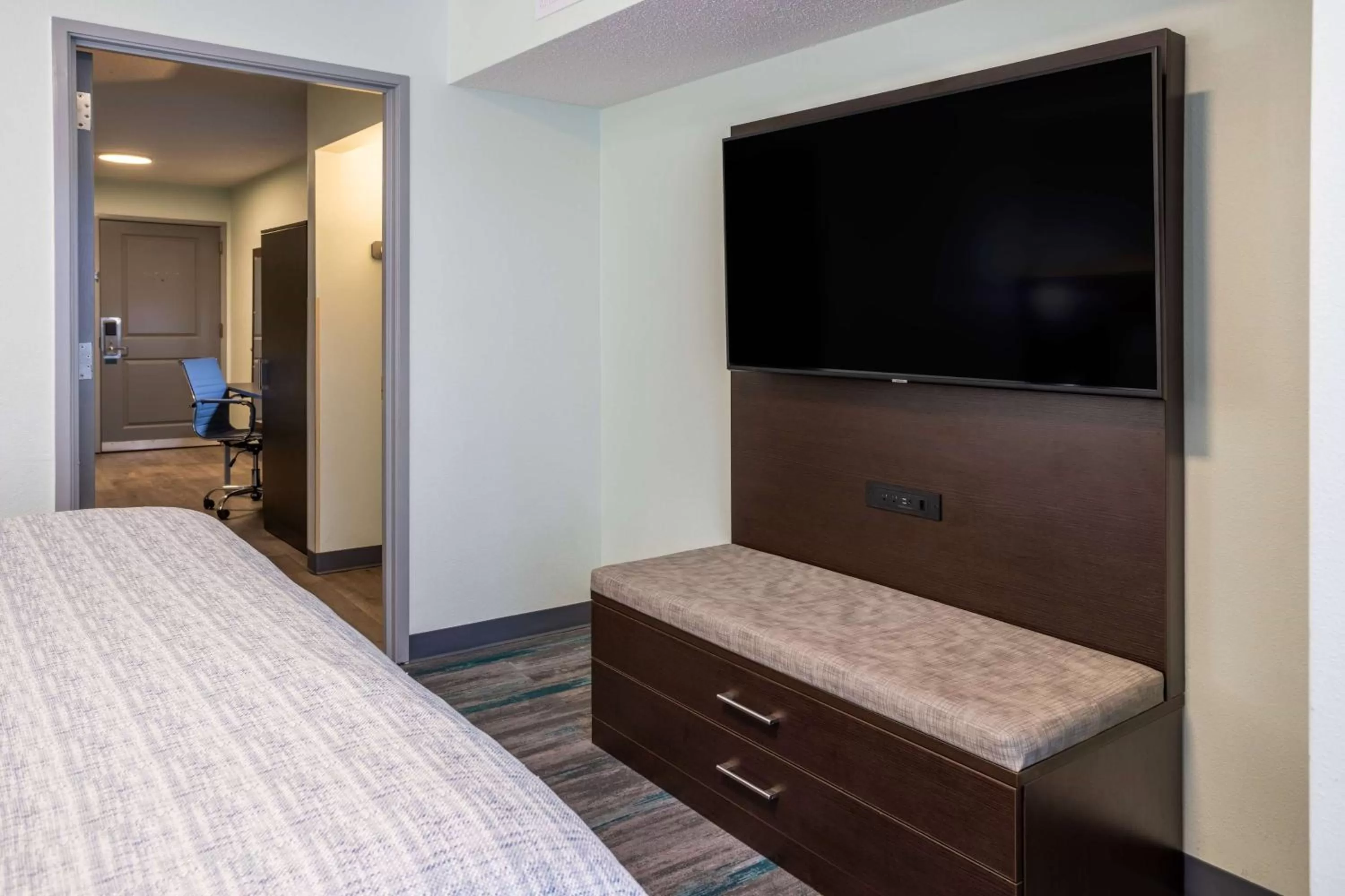 Bed in Wingate by Wyndham Waldorf - Washington DC Area