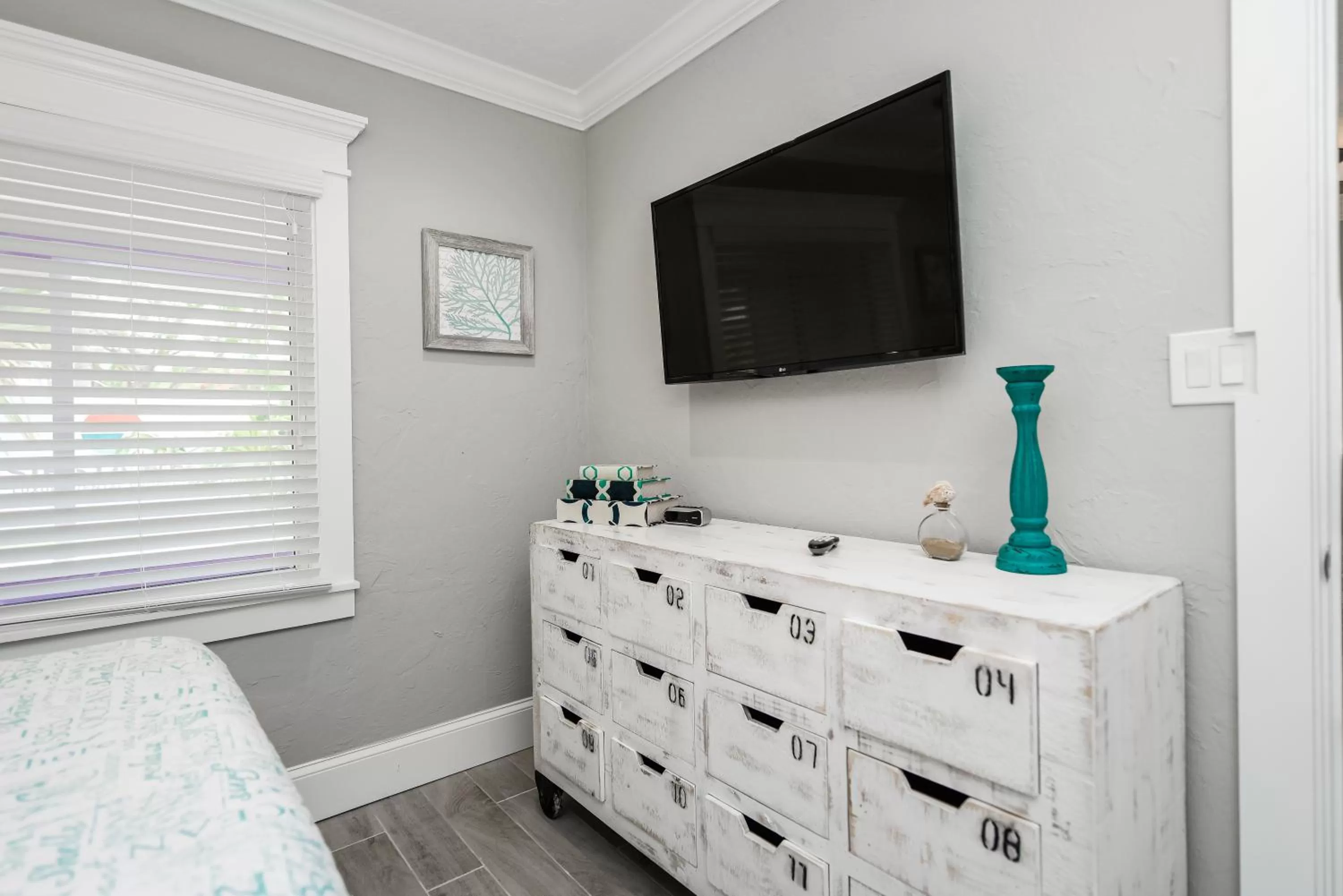 Bed in Tropical Breeze Resort