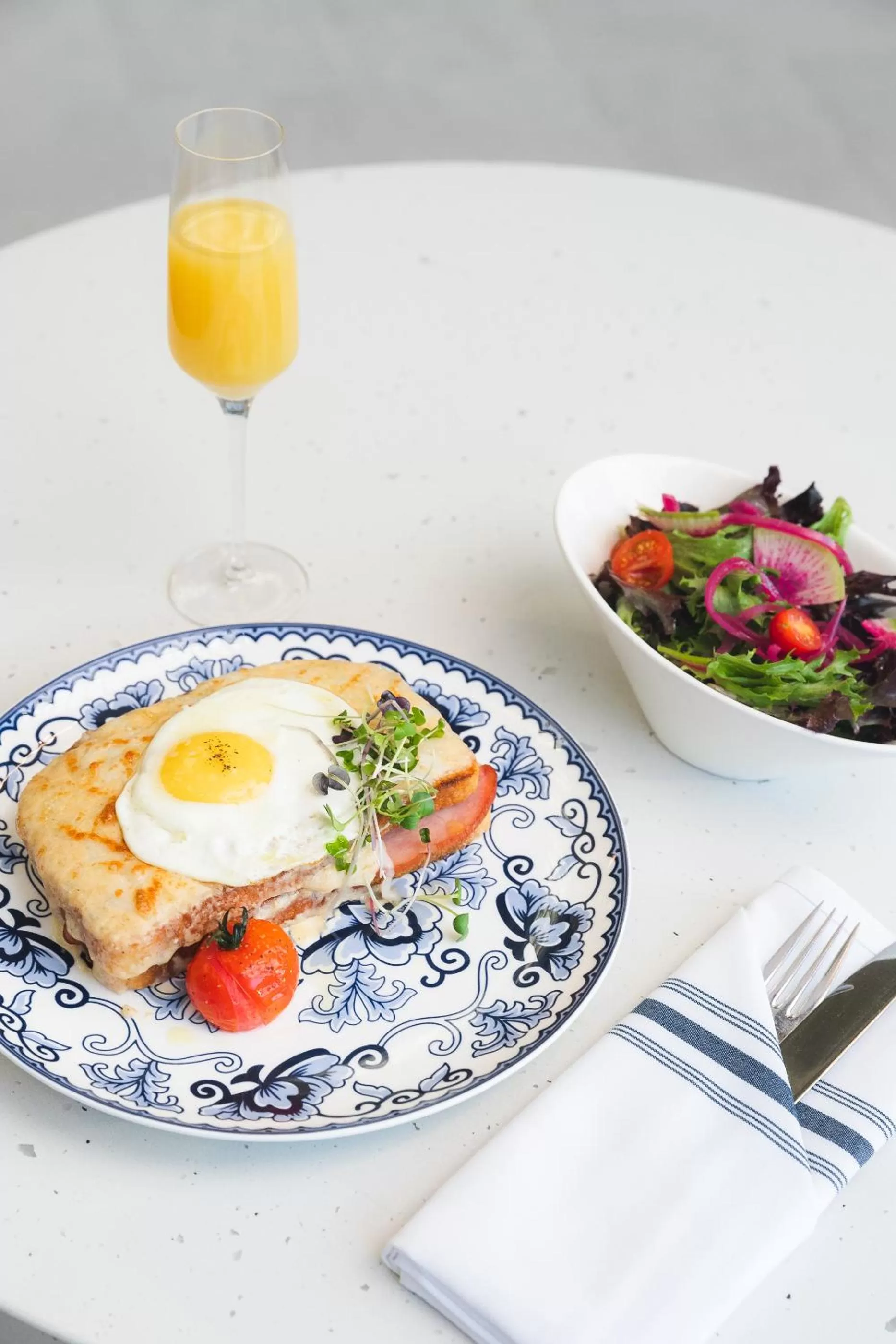 Breakfast in Delta Hotels Calgary Airport In-Terminal