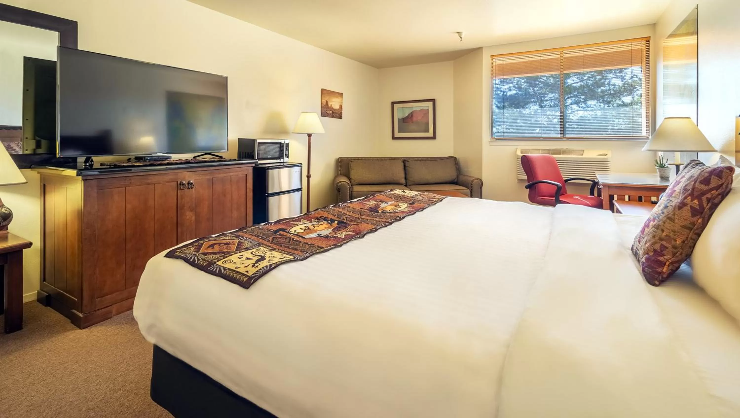 Photo of the whole room, Bed in Ticaboo Lodge