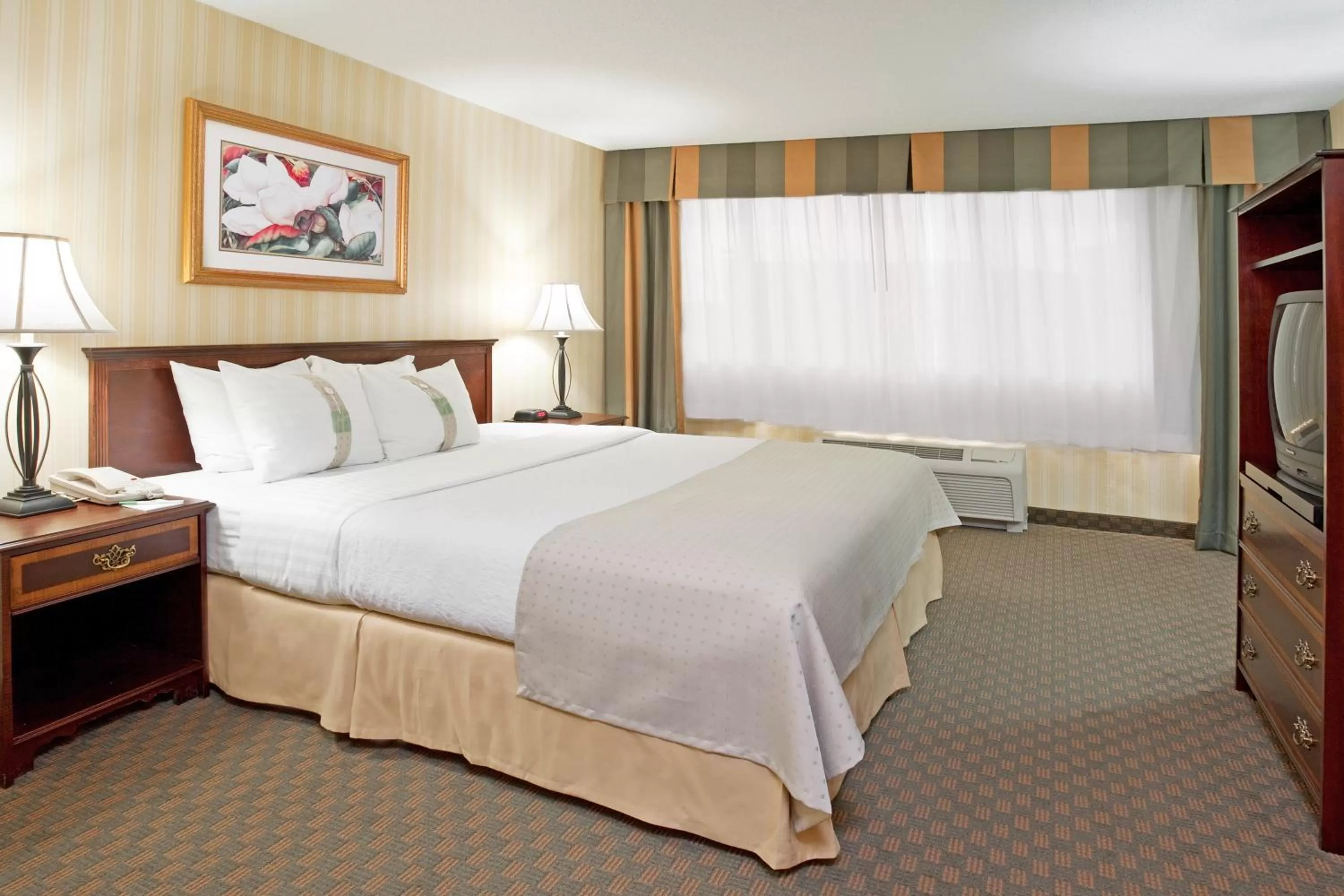 Photo of the whole room, Bed in Holiday Inn Columbus Dwtn-Capitol Square by IHG