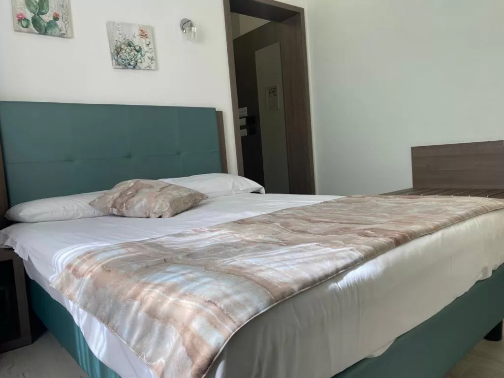 Bed in Hotel Lago di Como