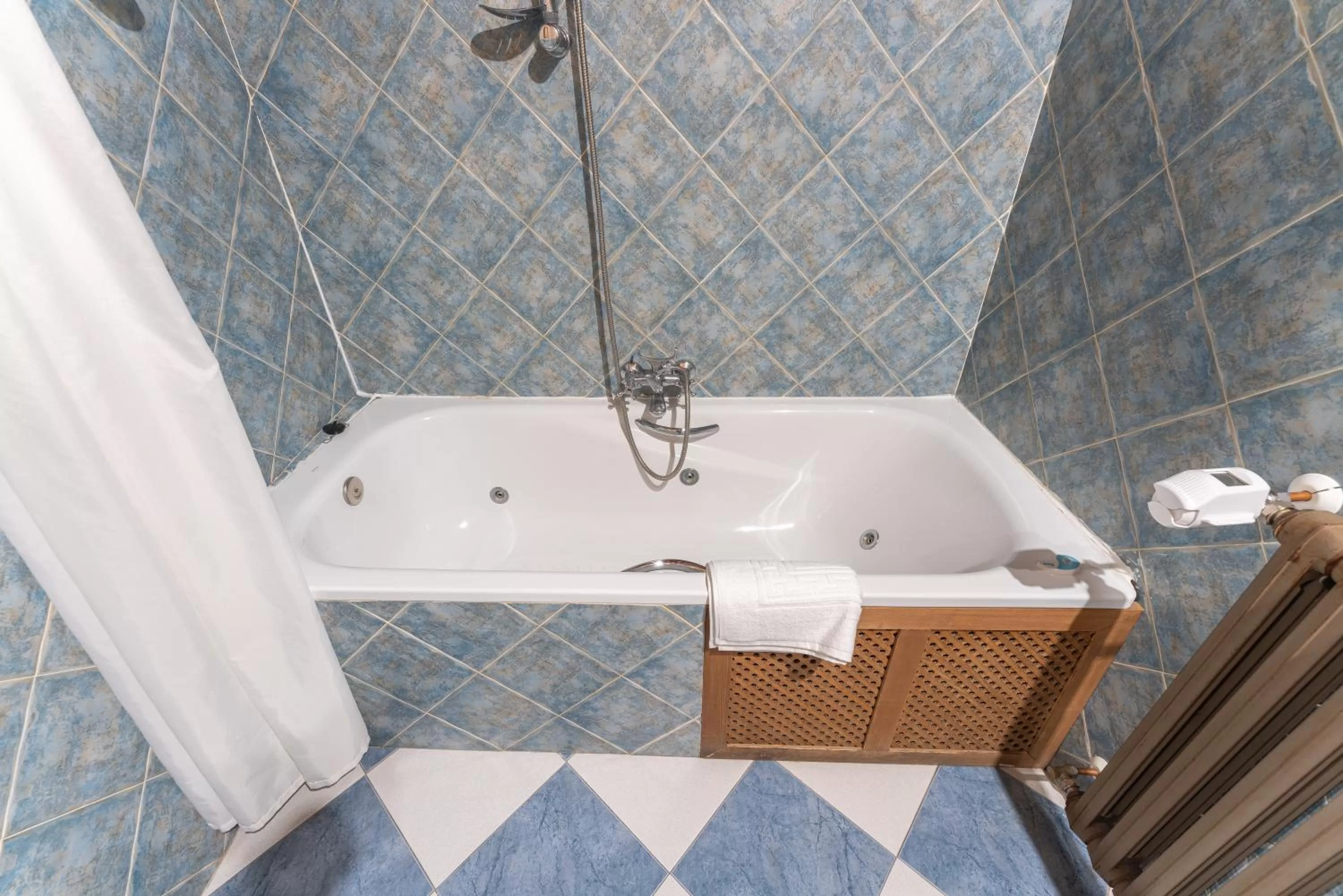 Shower, Bathroom in Hotel Rincón Castellano