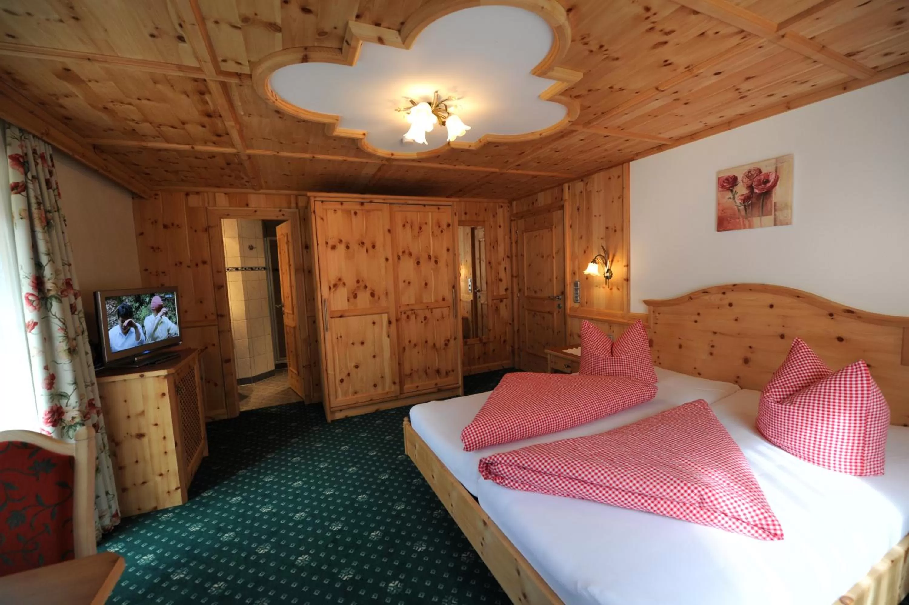 Photo of the whole room, Bed in Hotel Garni Landhaus Platzer