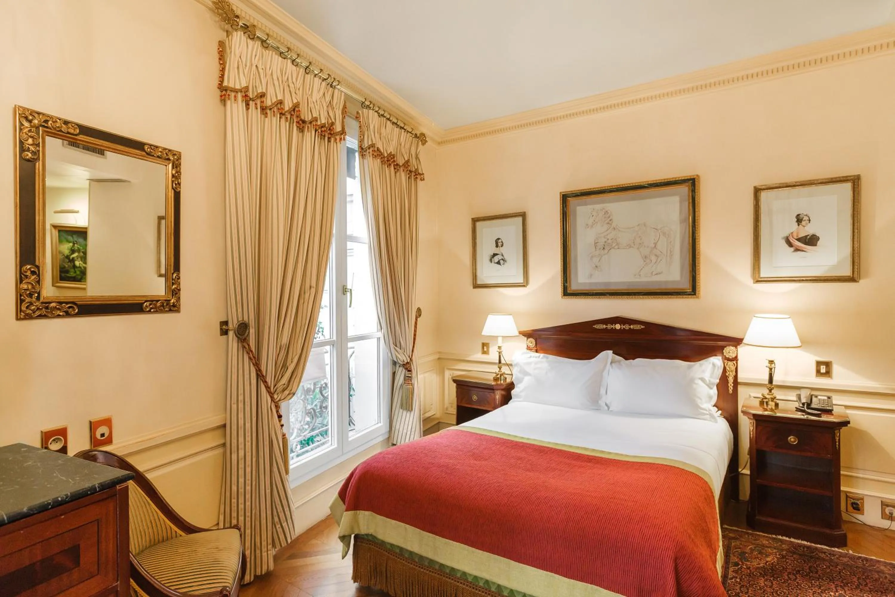 Photo of the whole room, Bed in Hotel Luxembourg Parc