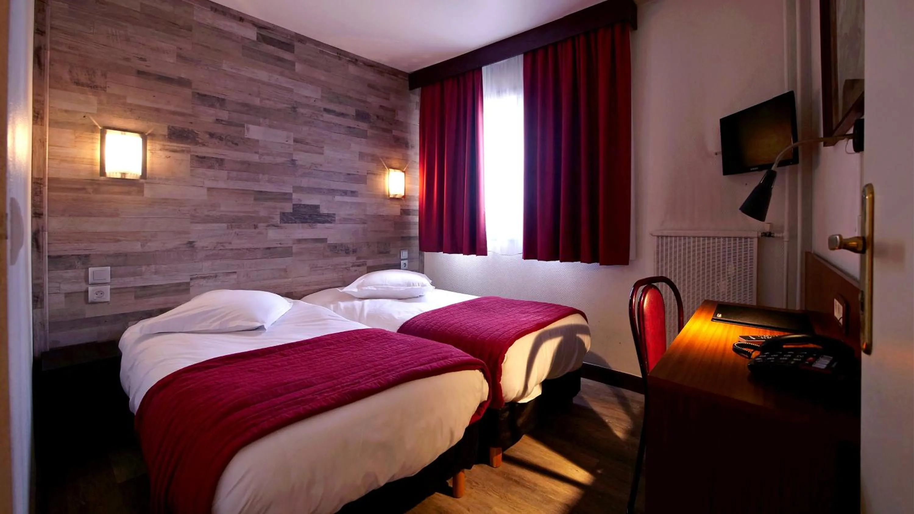 Bed in Le Vert Galant Villepinte Gare Vert Galant Parc des Expositions