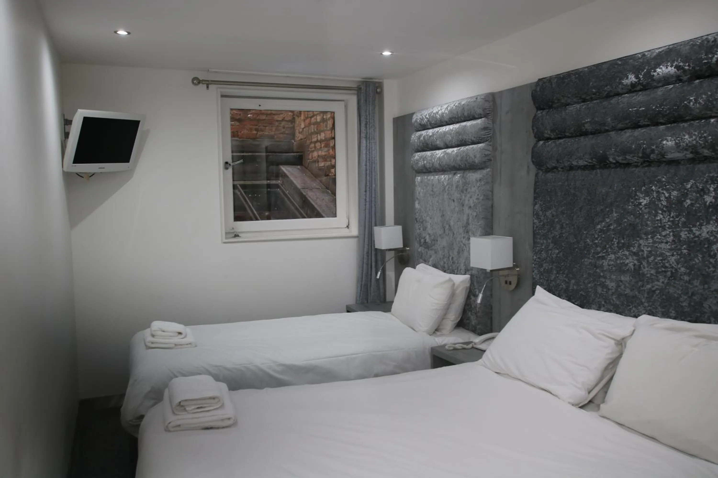 Bed in Brunswick Merchant City Hotel