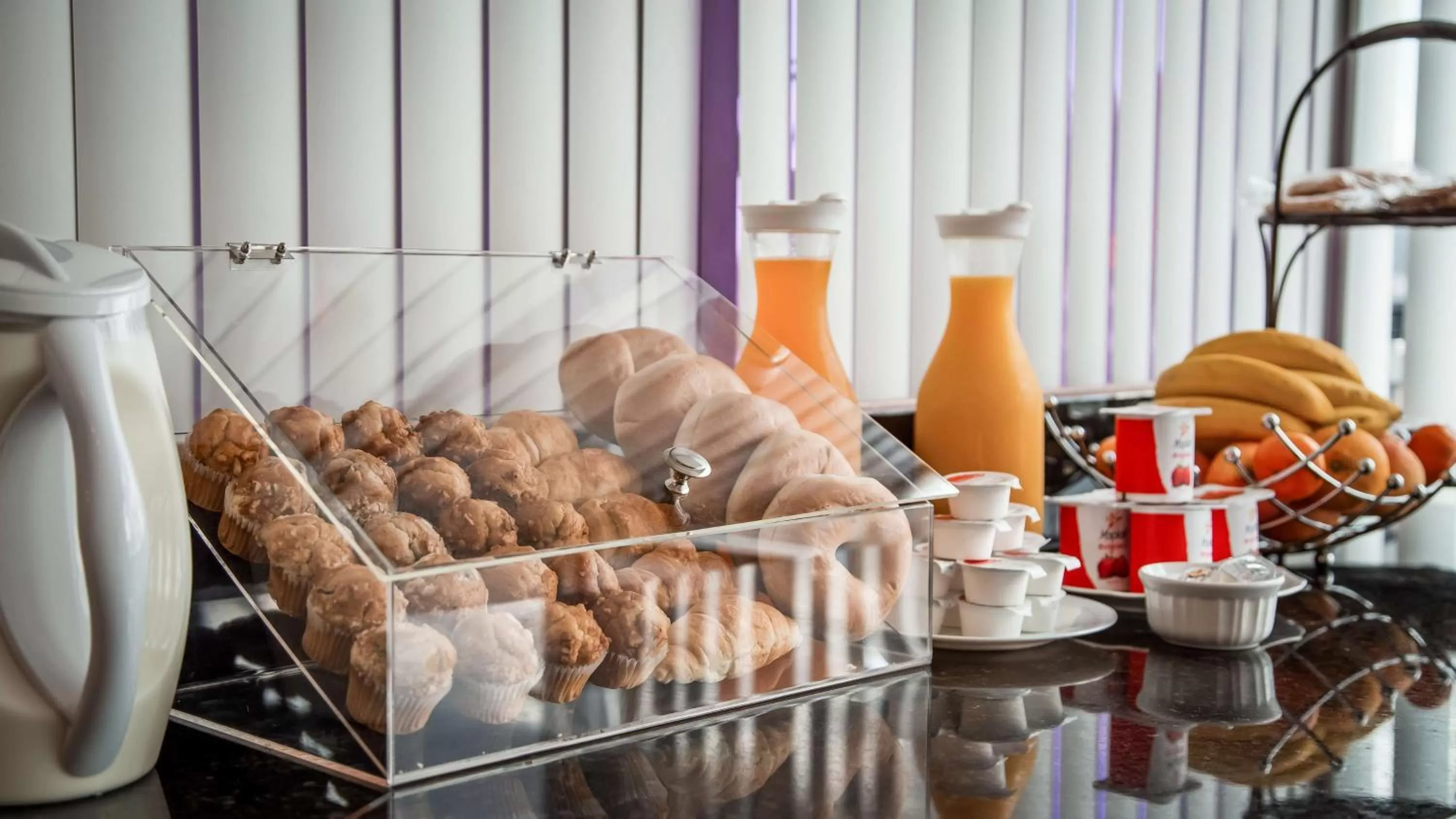 Breakfast in SureStay Hotel by Best Western Findlay