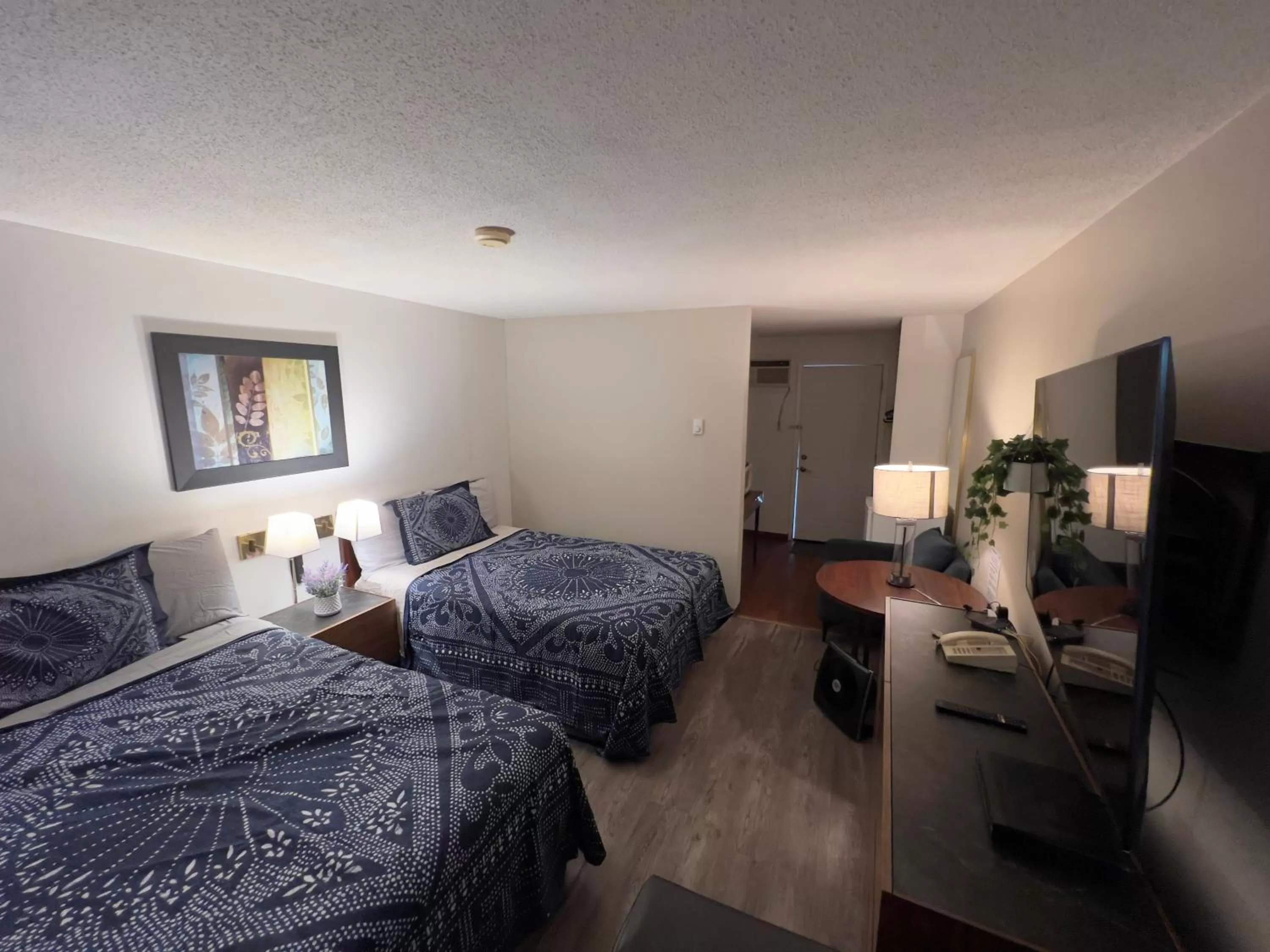 Bed in Monashee Motel