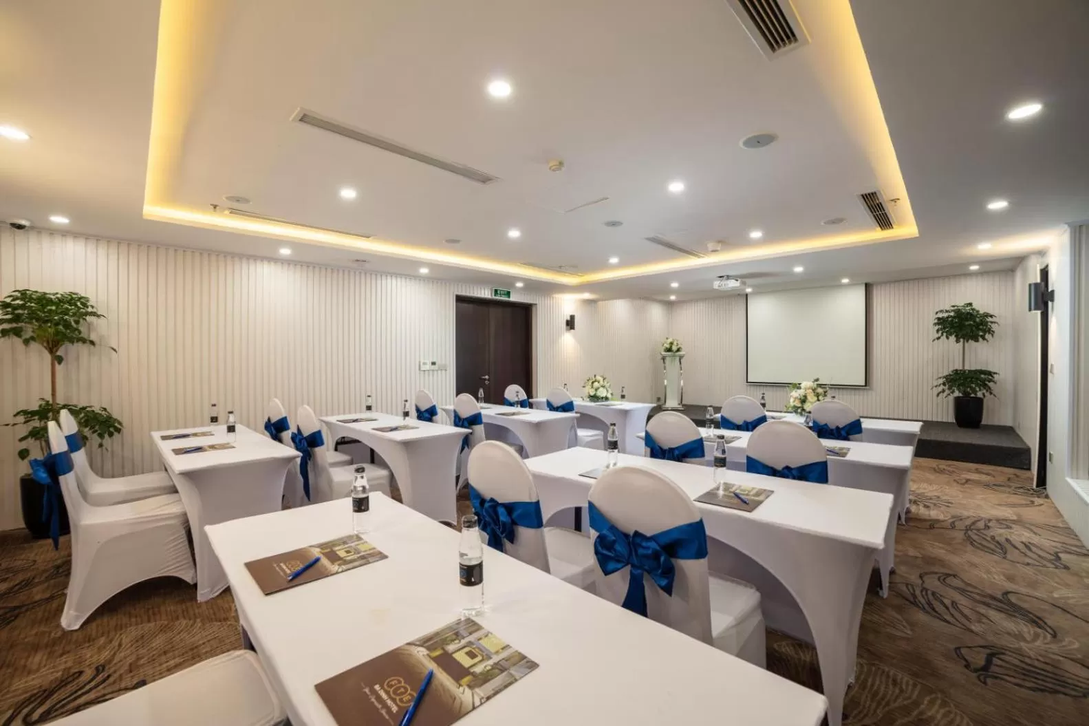 Restaurant/places to eat in FTE Ba Dinh Hotel