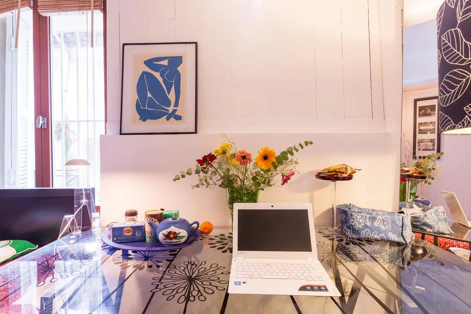 Dining area in Precheurs Studios