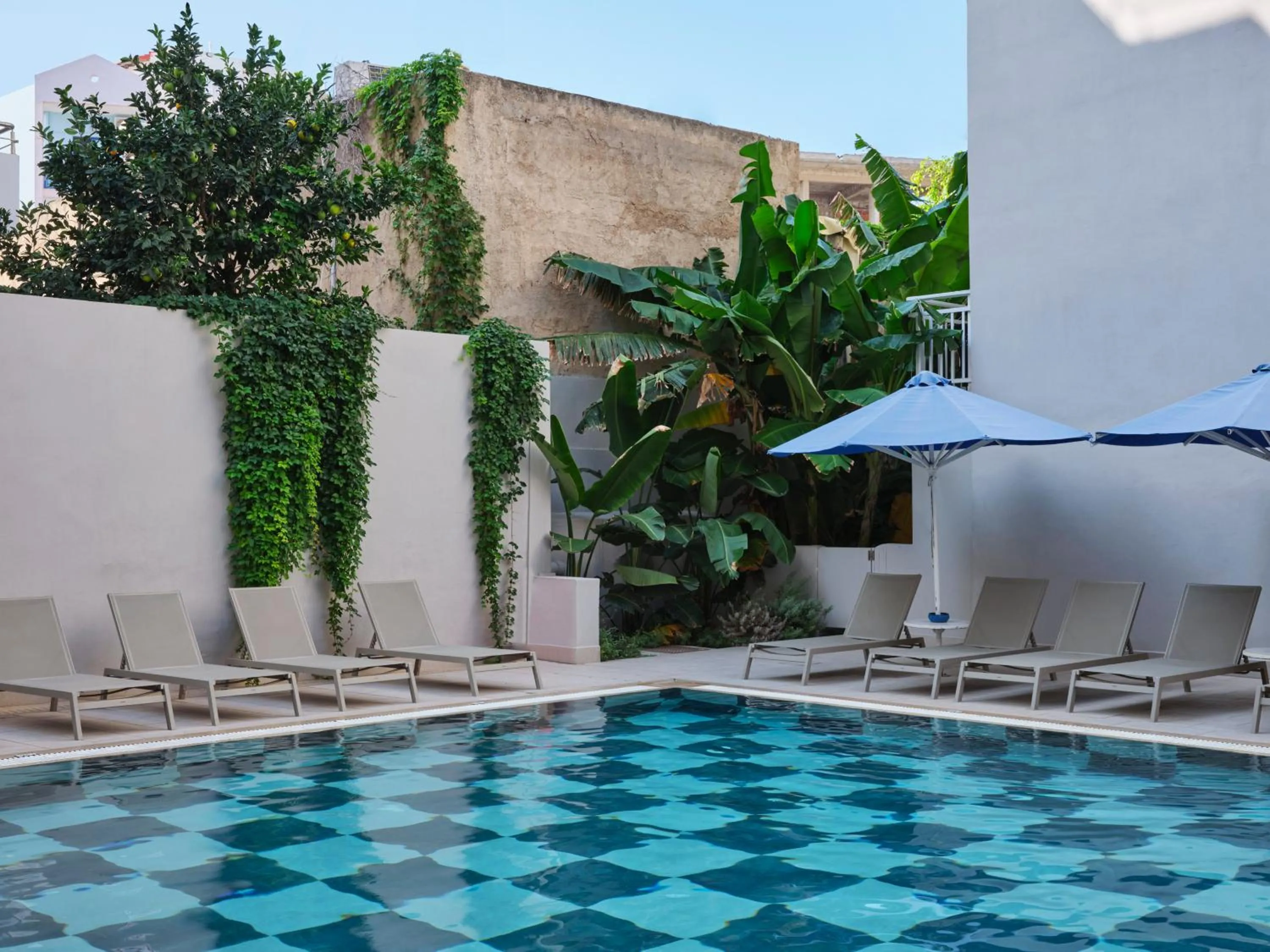 Swimming pool in Esperia City Hotel