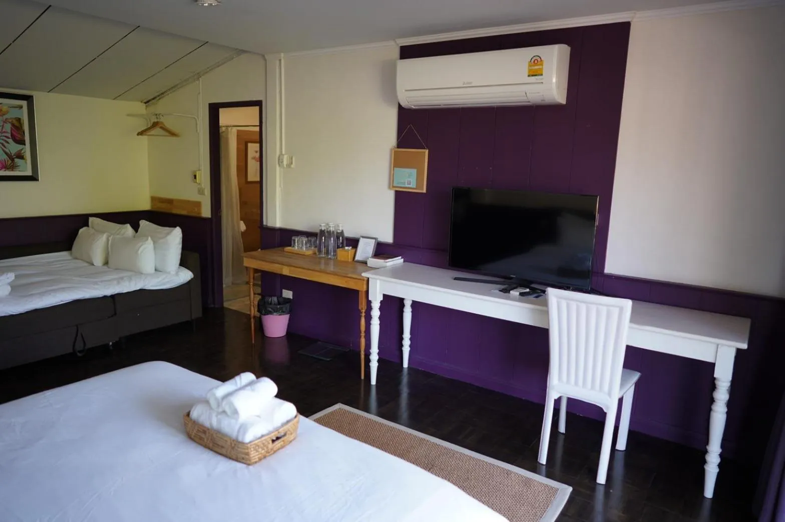 Photo of the whole room, Bed in Villa Panalai