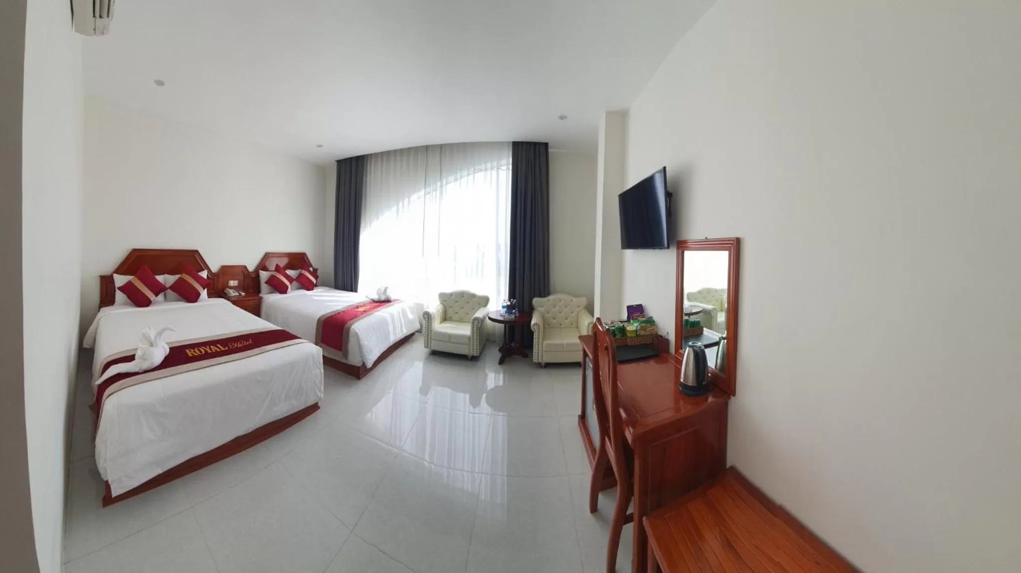 Photo of the whole room in Royal Hotel