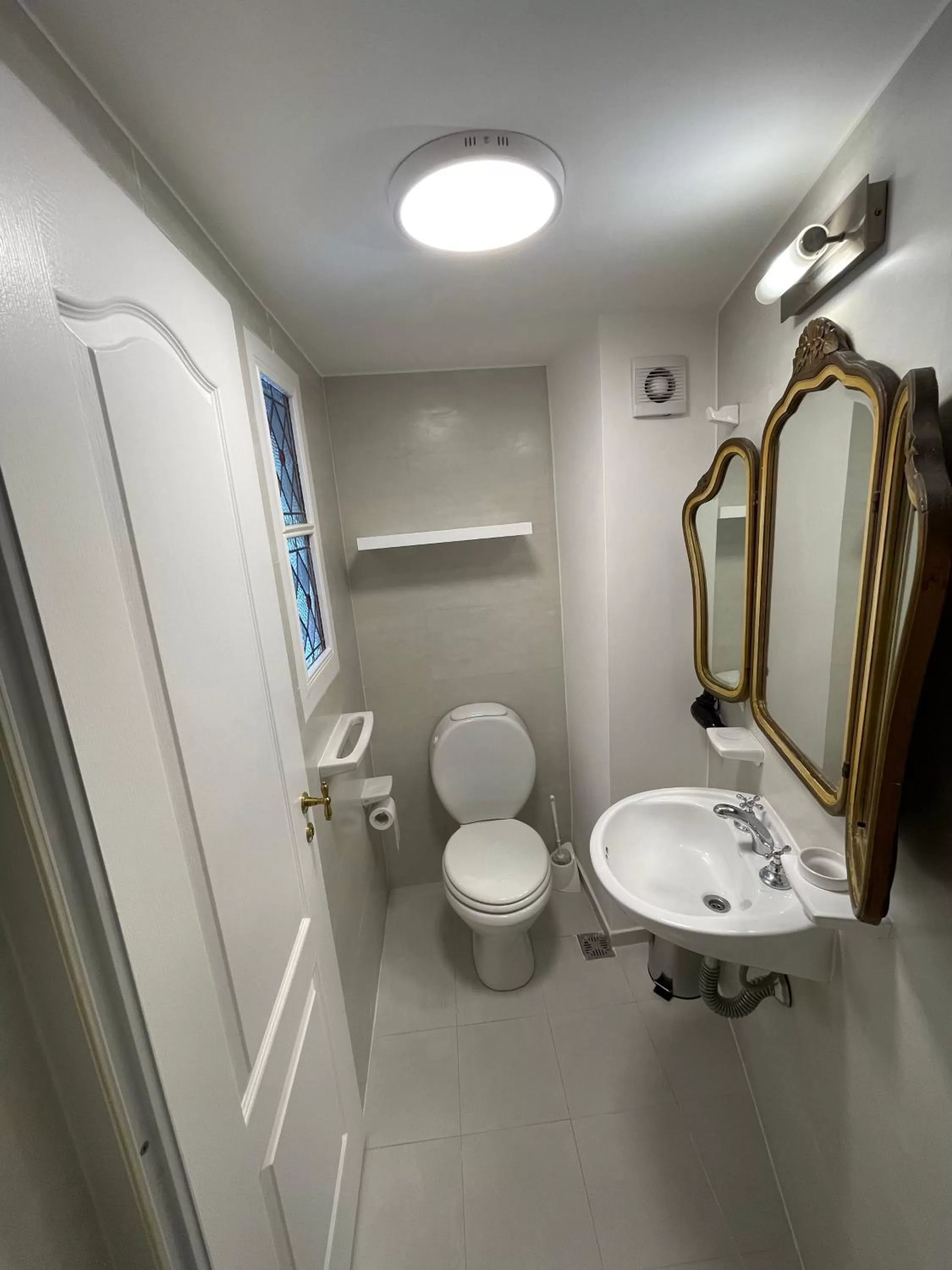 Toilet in Le Petit Palais