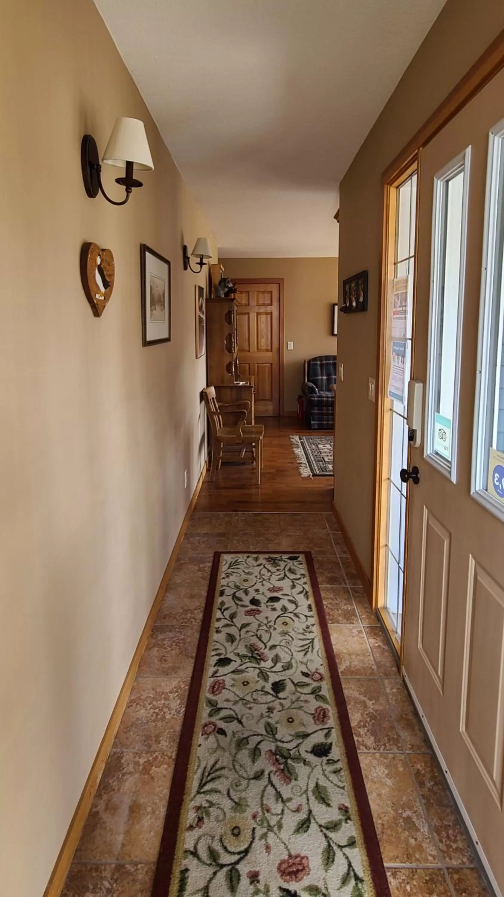 Facade/entrance in The Poplar Inn