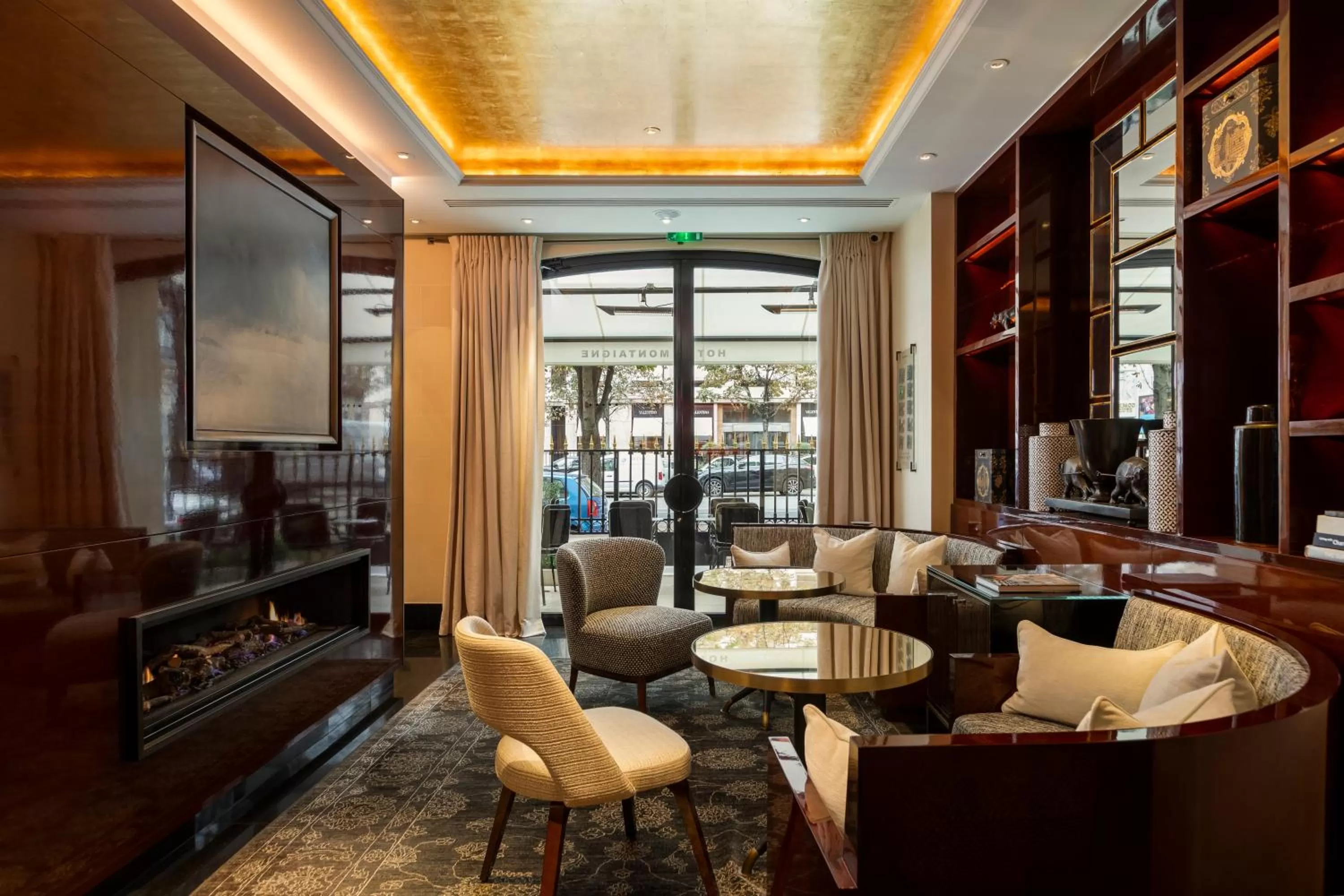 Restaurant/places to eat in Hotel Montaigne