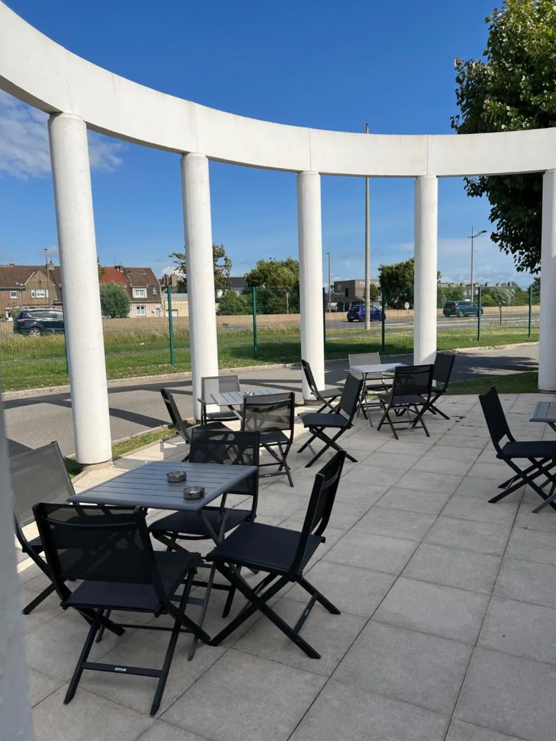 Patio in Logis Cottage Hôtel