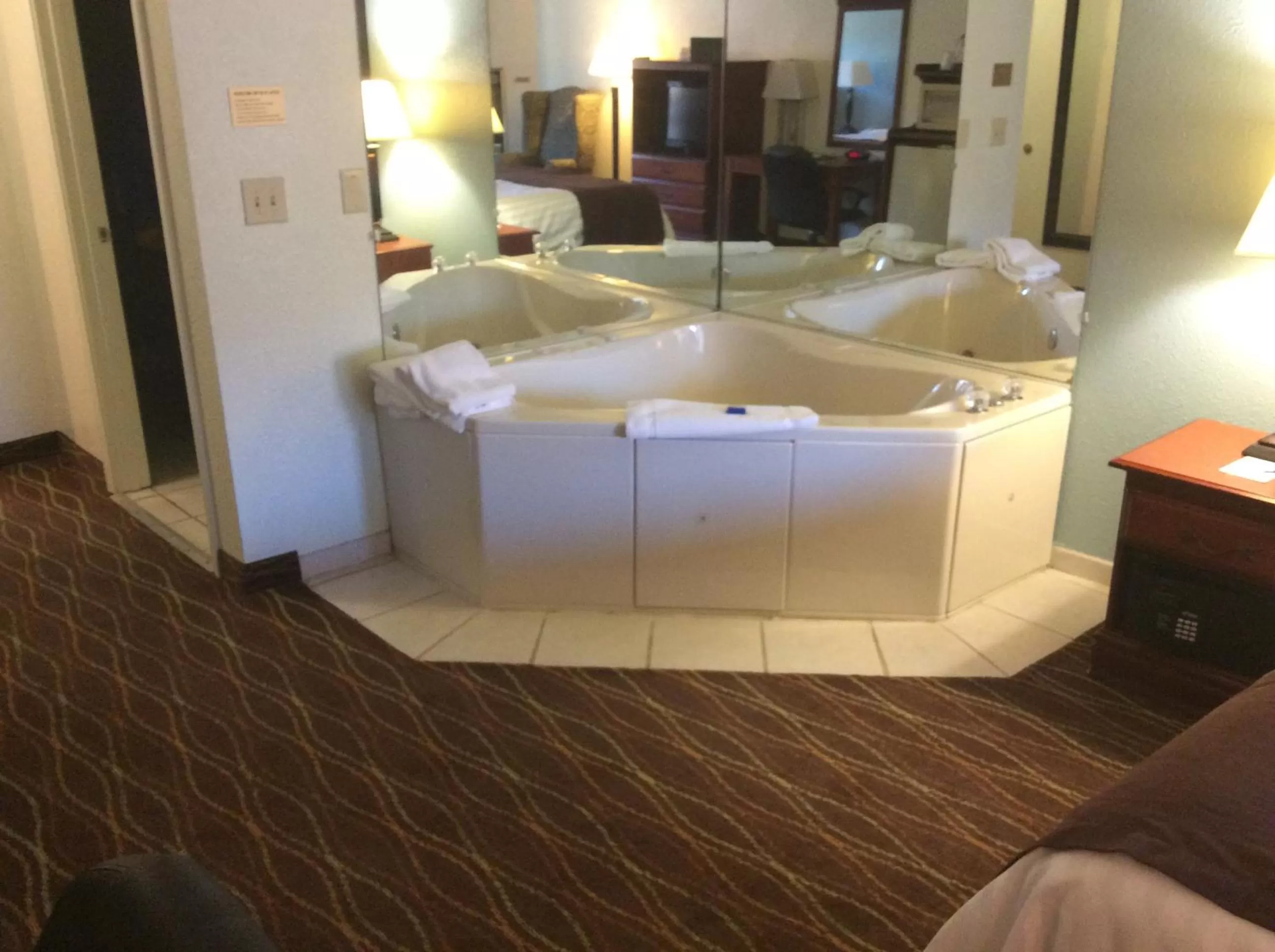 Hot Tub, Bed in Baymont by Wyndham Helen