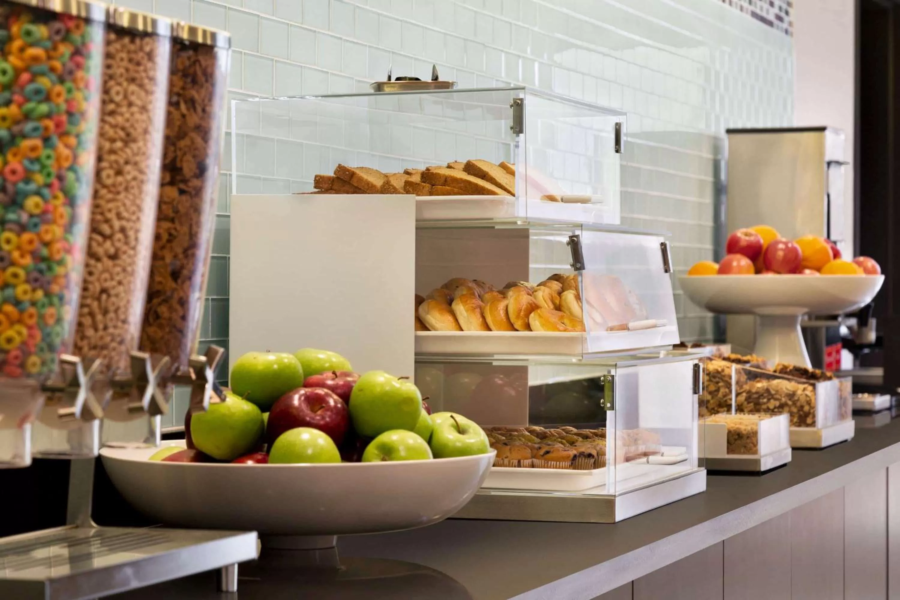 Restaurant/places to eat in La Quinta Inn & Suites by Wyndham Burlington